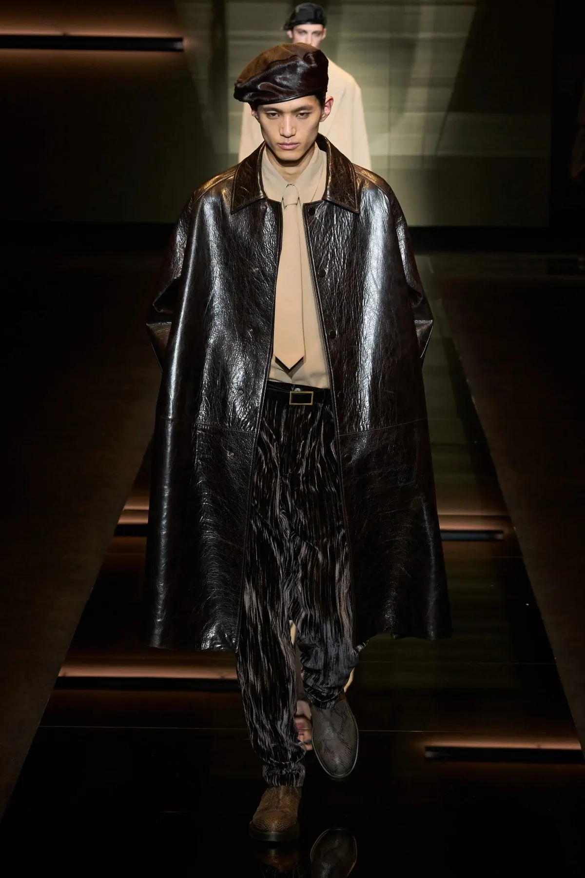 Emporio Armani automne 2025 : une séduisante fusion d'élégance bohème et de sophistication urbaine