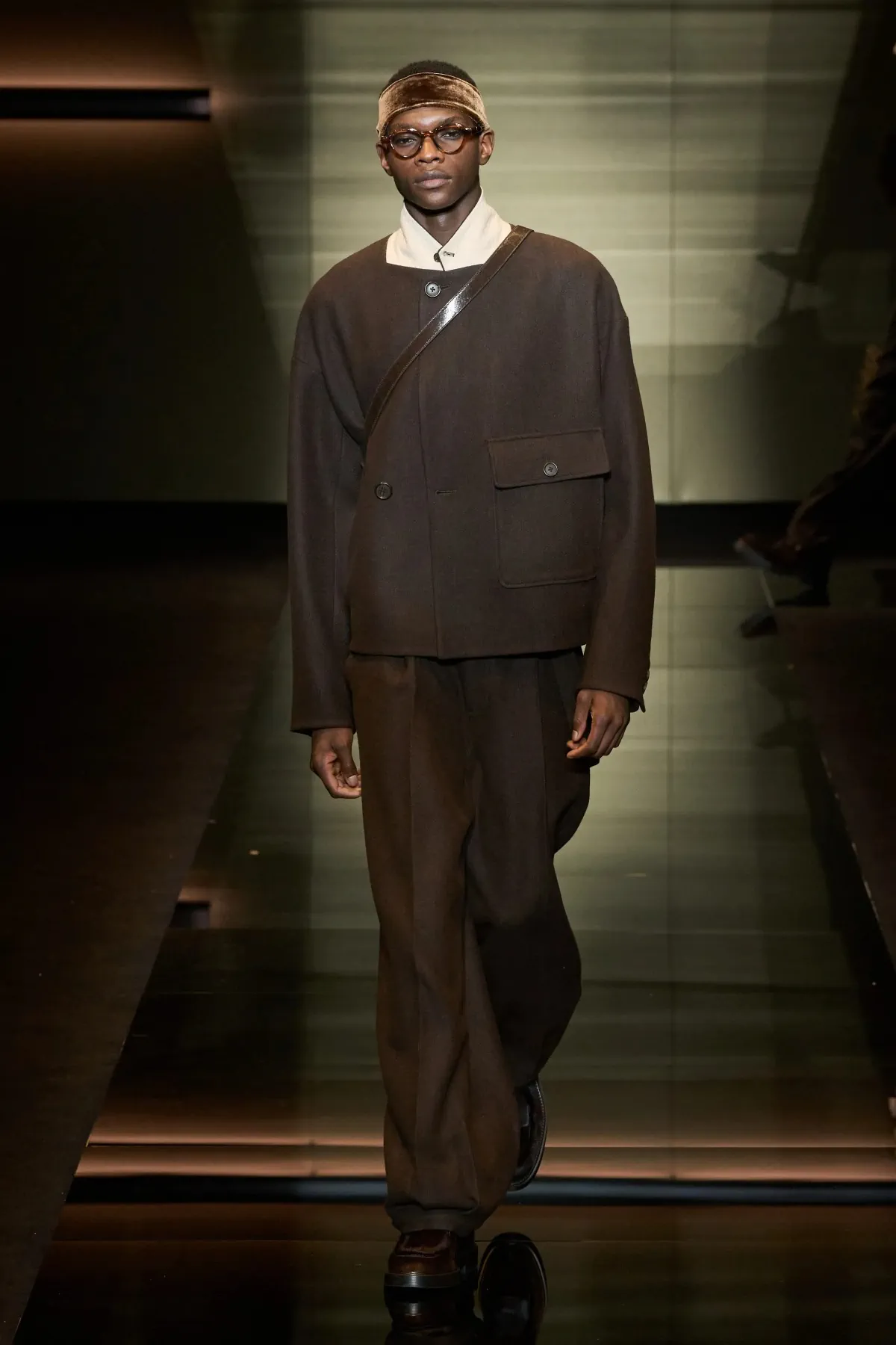 Emporio Armani automne 2025 : une séduisante fusion d'élégance bohème et de sophistication urbaine