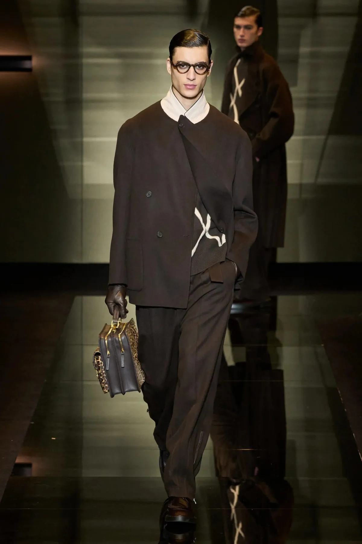 Emporio Armani automne 2025 : une séduisante fusion d'élégance bohème et de sophistication urbaine