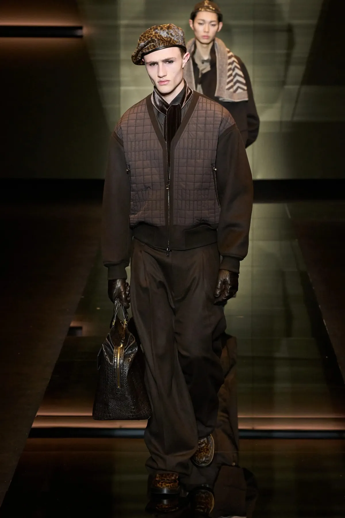 Emporio Armani automne 2025 : une séduisante fusion d'élégance bohème et de sophistication urbaine