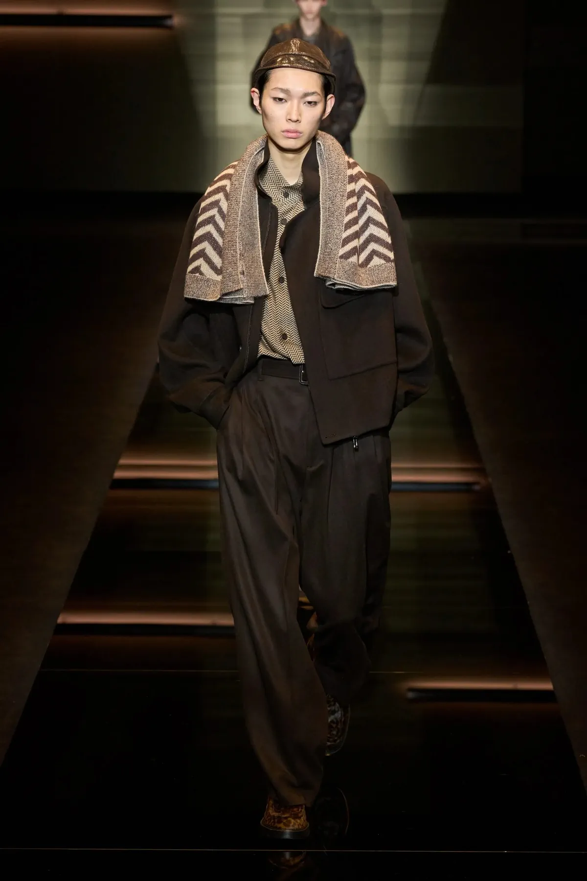 Emporio Armani automne 2025 : une séduisante fusion d'élégance bohème et de sophistication urbaine