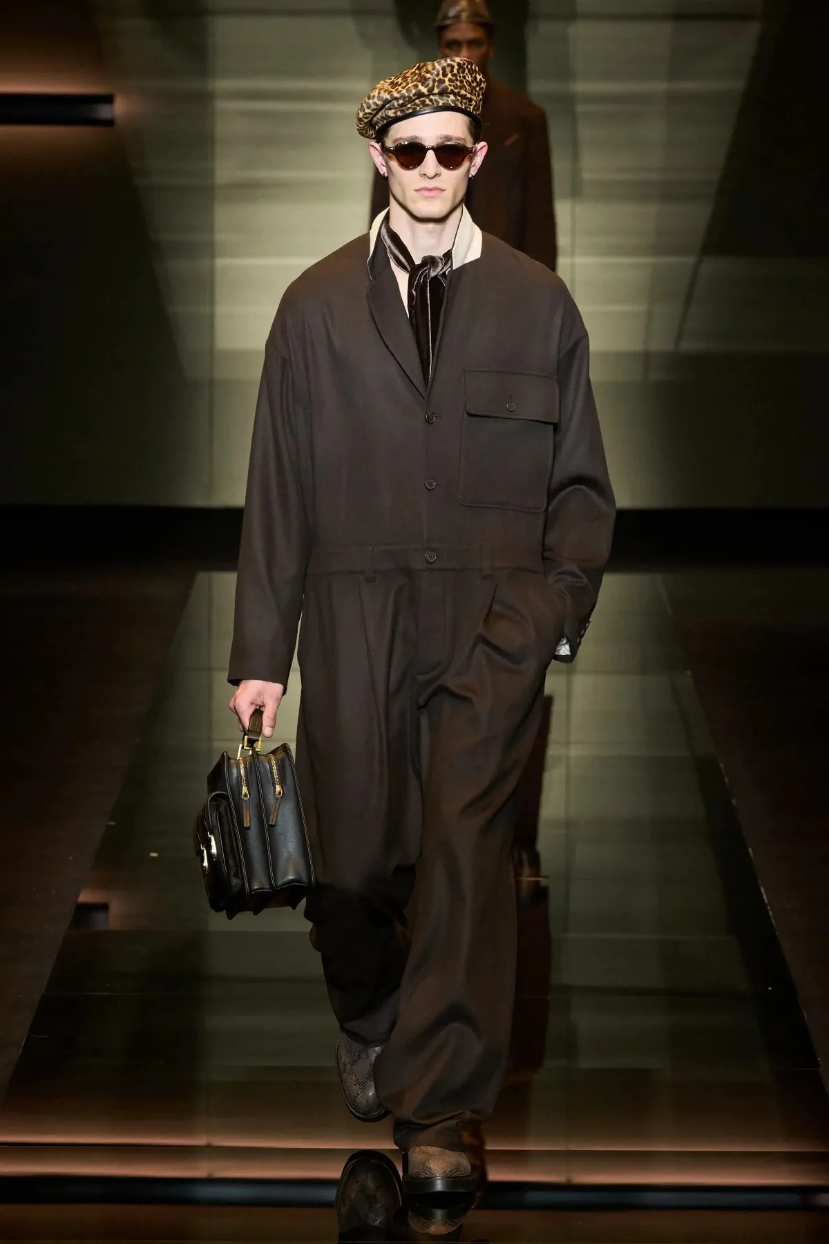 Emporio Armani automne 2025 : une séduisante fusion d'élégance bohème et de sophistication urbaine