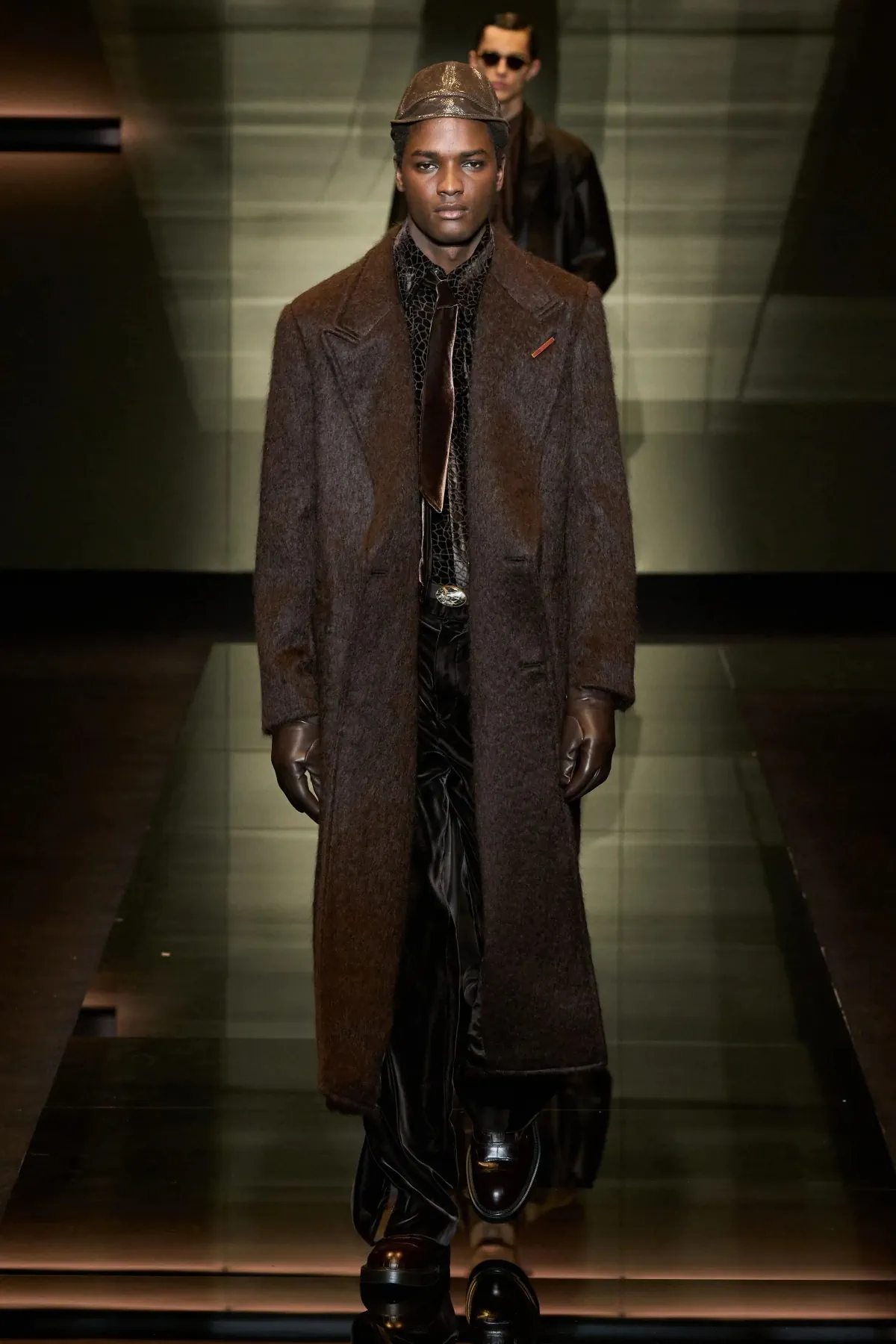 Emporio Armani automne 2025 : une séduisante fusion d'élégance bohème et de sophistication urbaine