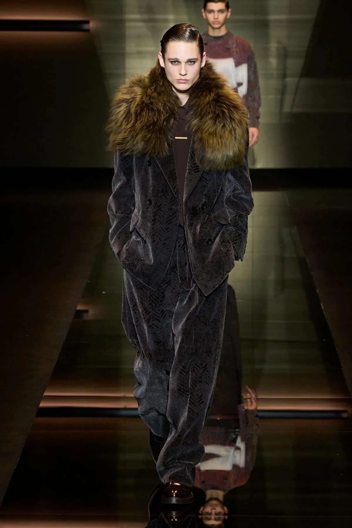Emporio Armani automne 2025 : une séduisante fusion d'élégance bohème et de sophistication urbaine