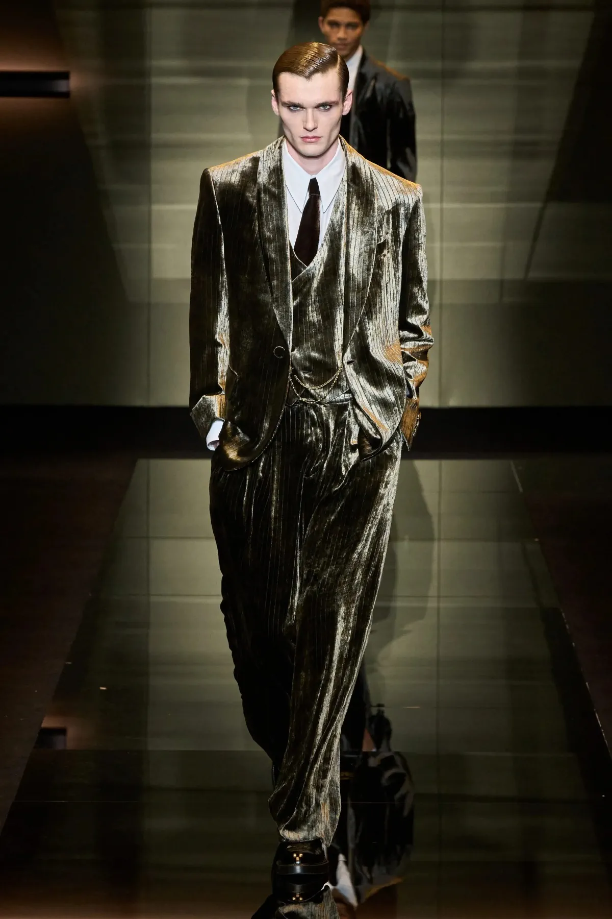 Emporio Armani automne 2025 : une séduisante fusion d'élégance bohème et de sophistication urbaine