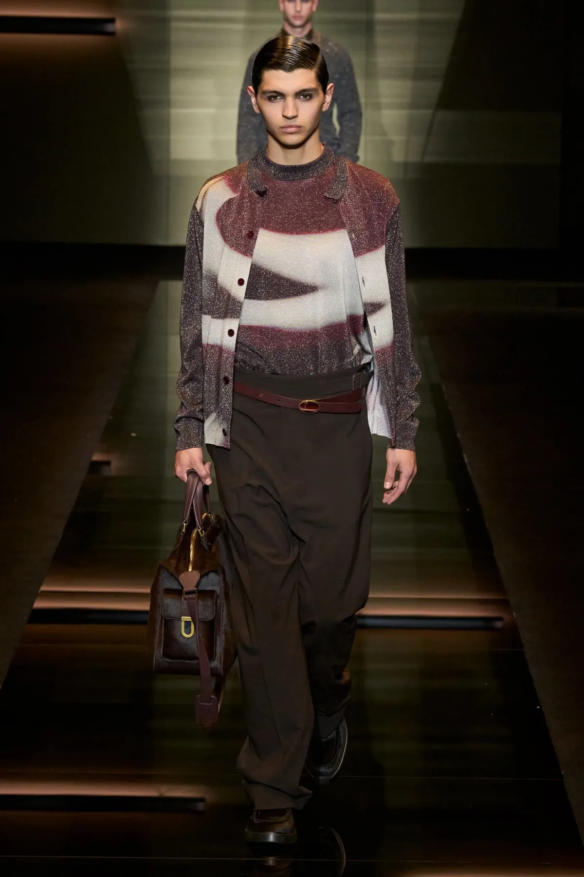 Emporio Armani automne 2025 : une séduisante fusion d'élégance bohème et de sophistication urbaine