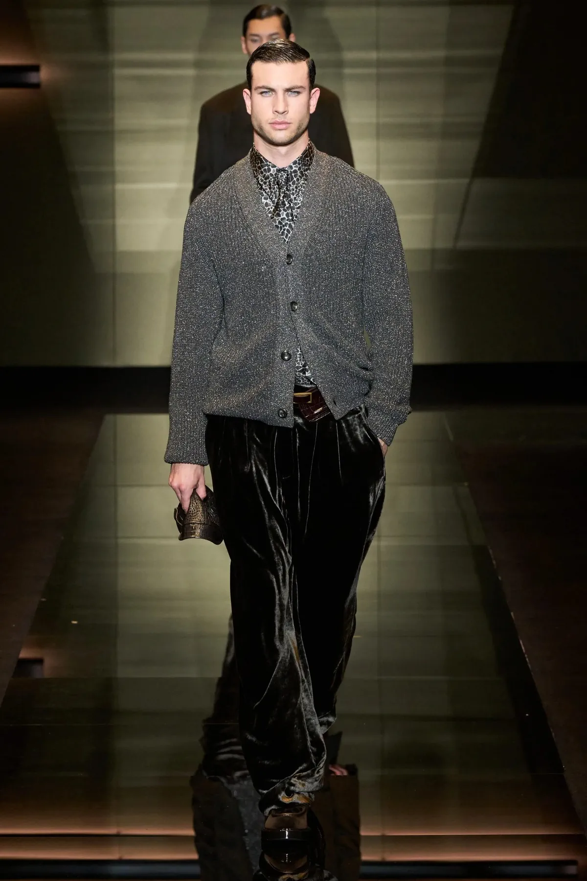 Emporio Armani automne 2025 : une séduisante fusion d'élégance bohème et de sophistication urbaine