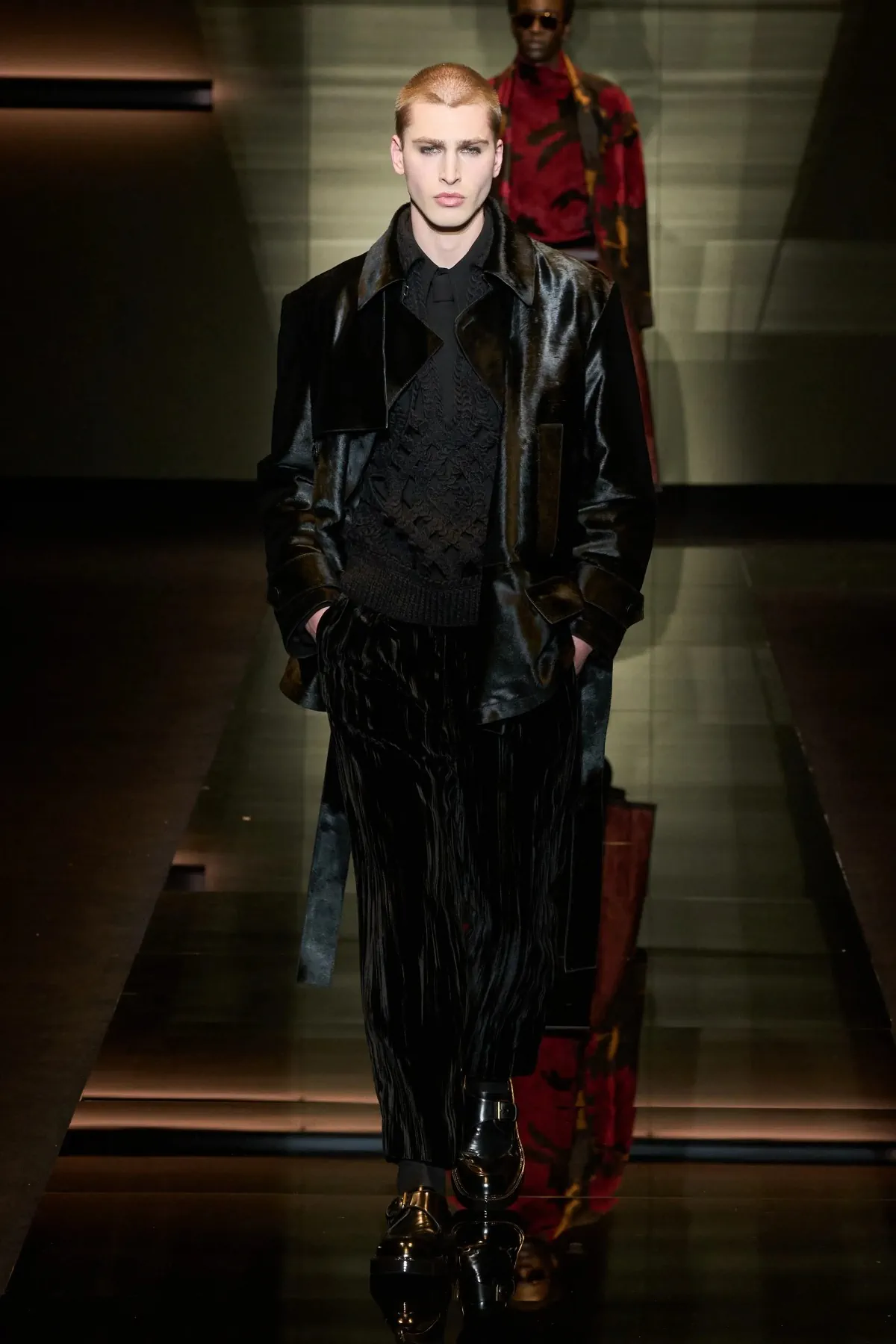 Emporio Armani automne 2025 : une séduisante fusion d'élégance bohème et de sophistication urbaine