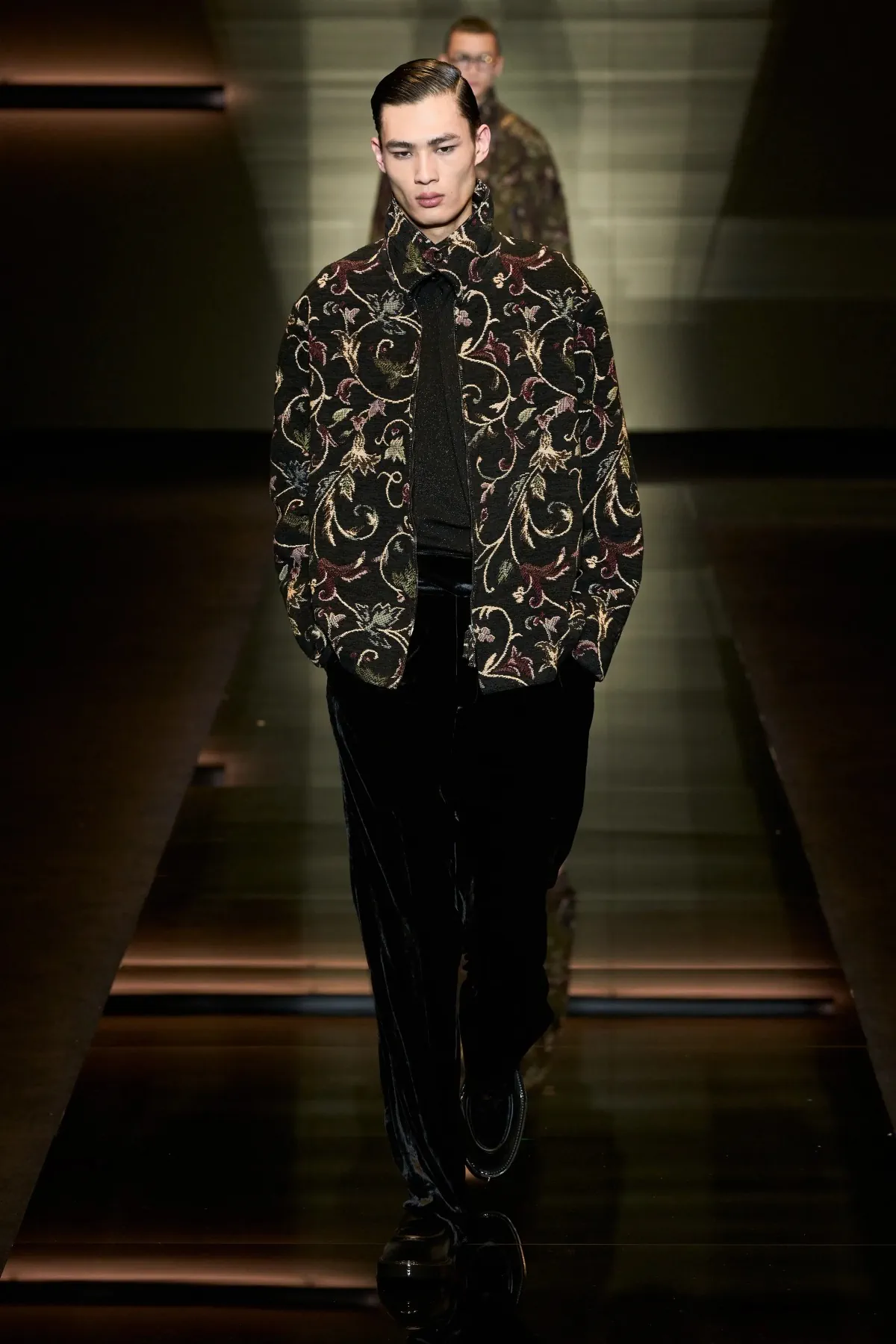 Emporio Armani automne 2025 : une séduisante fusion d'élégance bohème et de sophistication urbaine