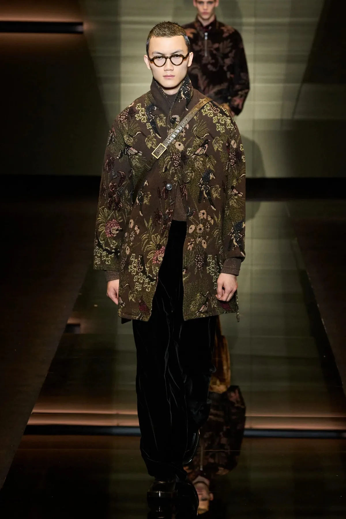 Emporio Armani automne 2025 : une séduisante fusion d'élégance bohème et de sophistication urbaine