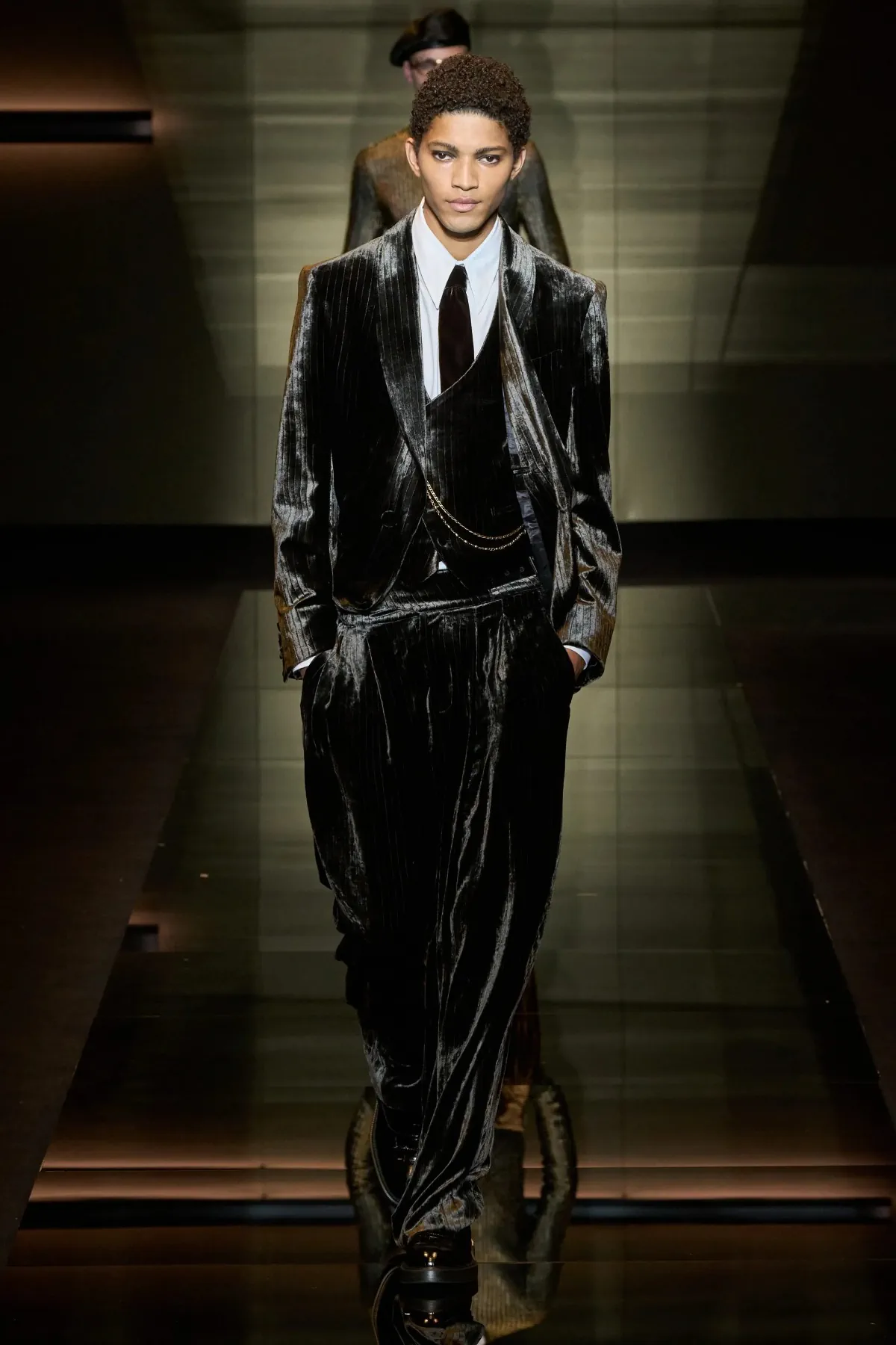 Emporio Armani automne 2025 : une séduisante fusion d'élégance bohème et de sophistication urbaine