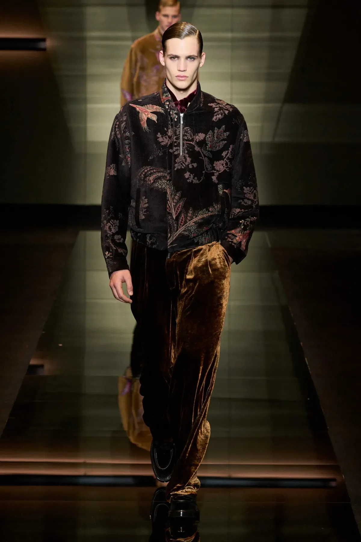 Emporio Armani automne 2025 : une séduisante fusion d'élégance bohème et de sophistication urbaine