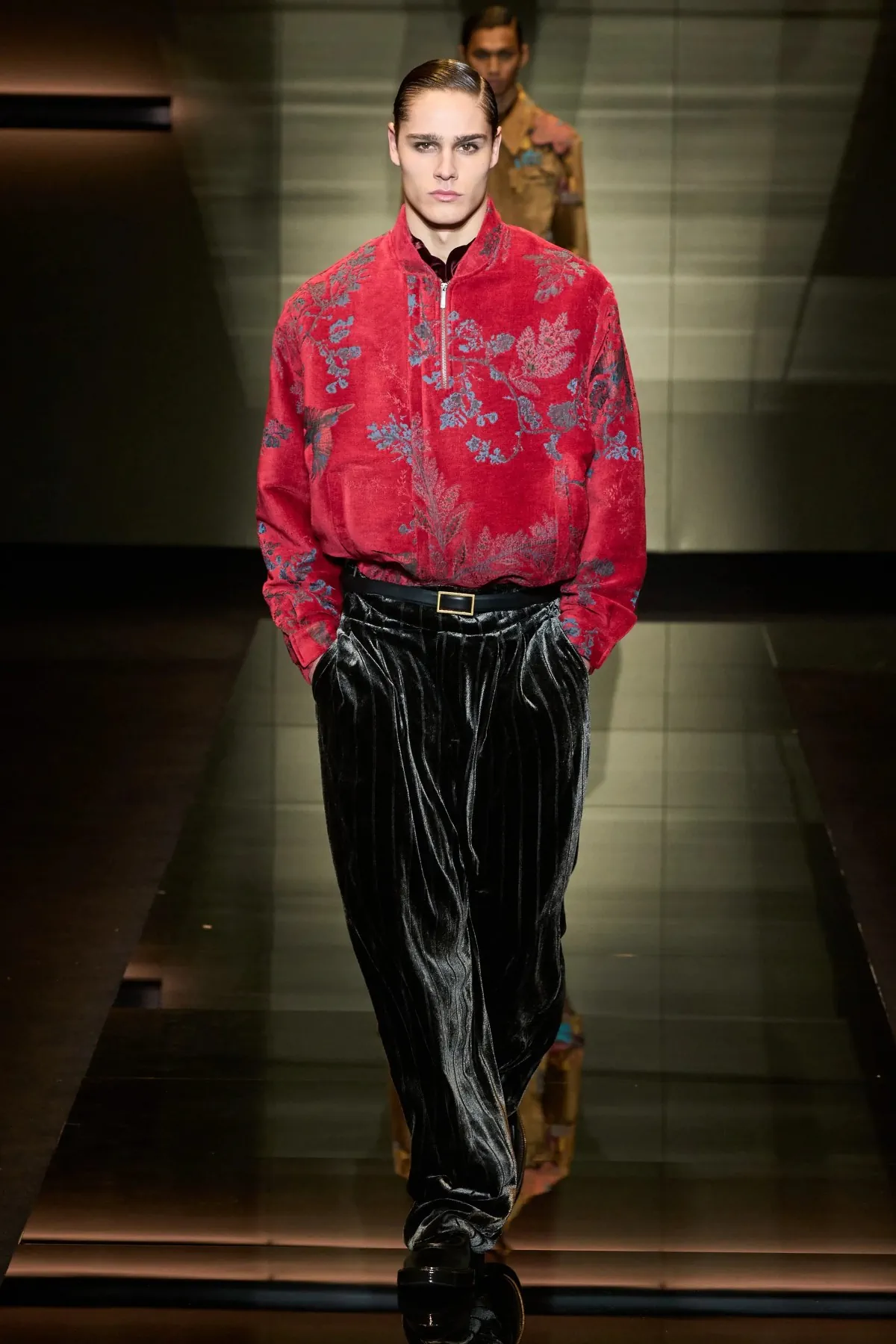 Emporio Armani automne 2025 : une séduisante fusion d'élégance bohème et de sophistication urbaine