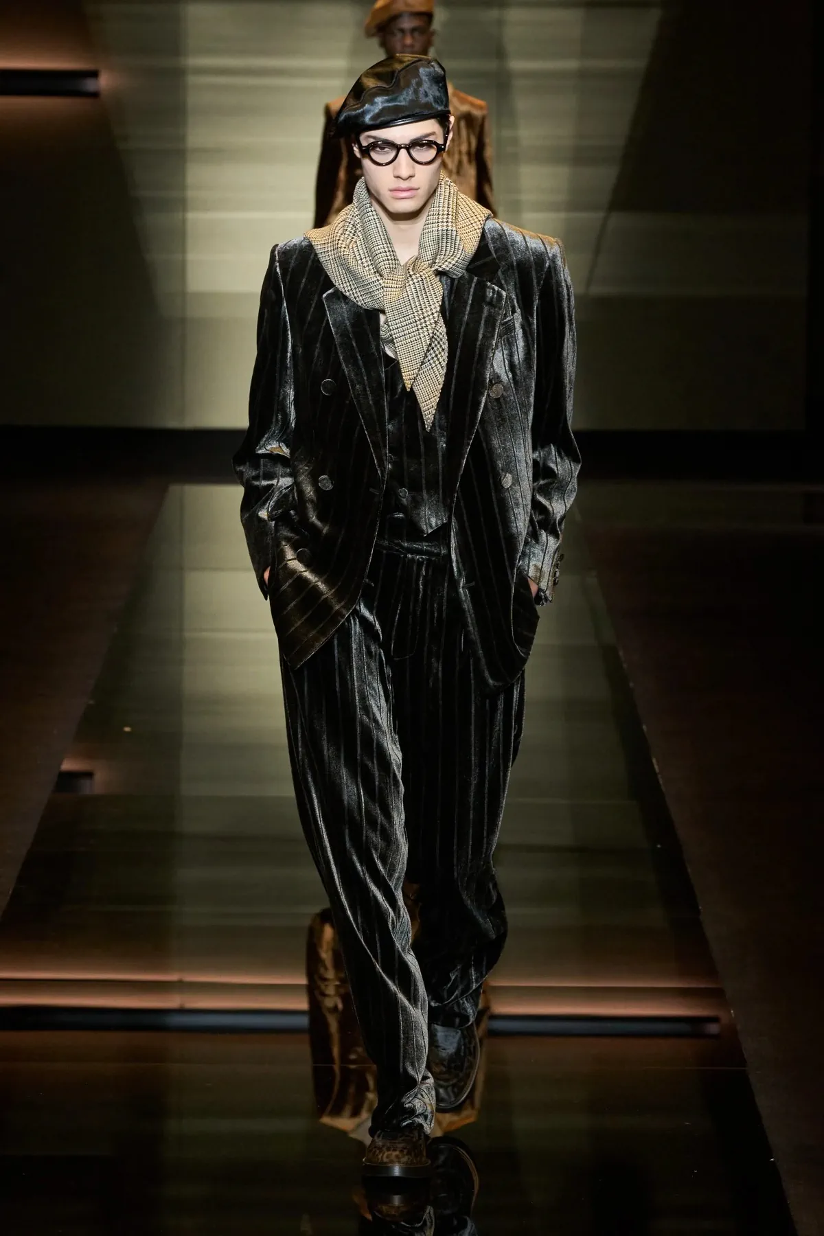 Emporio Armani automne 2025 : une séduisante fusion d'élégance bohème et de sophistication urbaine