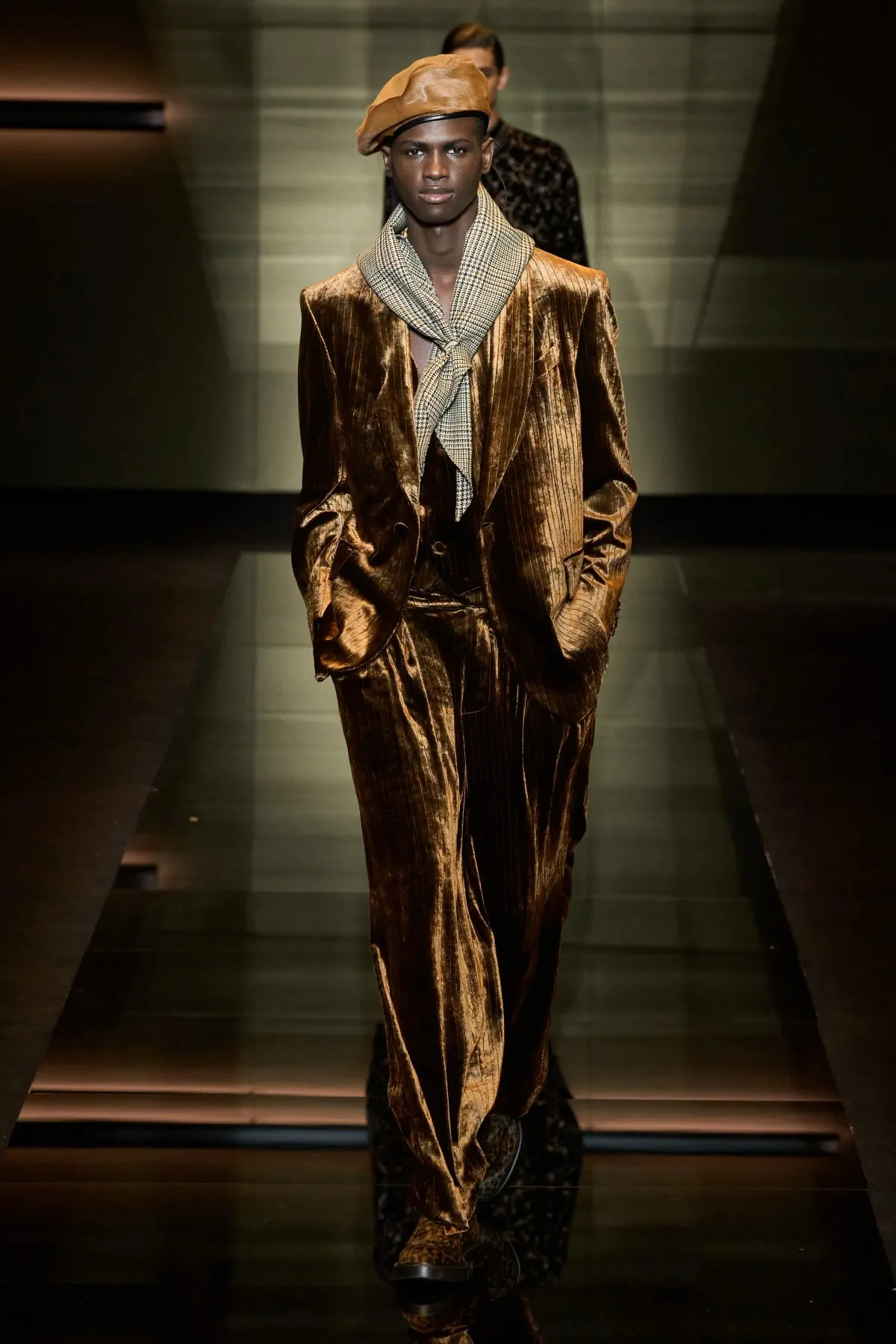 Emporio Armani automne 2025 : une séduisante fusion d'élégance bohème et de sophistication urbaine