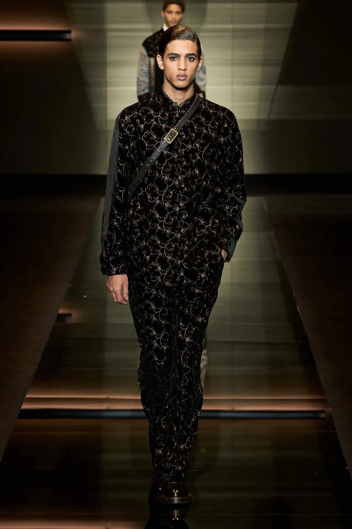 Emporio Armani automne 2025 : une séduisante fusion d'élégance bohème et de sophistication urbaine