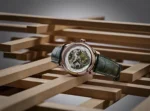 Frederique Constant Classic Worldtimer Manufacture 0 Frederique Constant présente de nouveaux modèles Classic Worldtimer Manufacture de couleur vert forêt