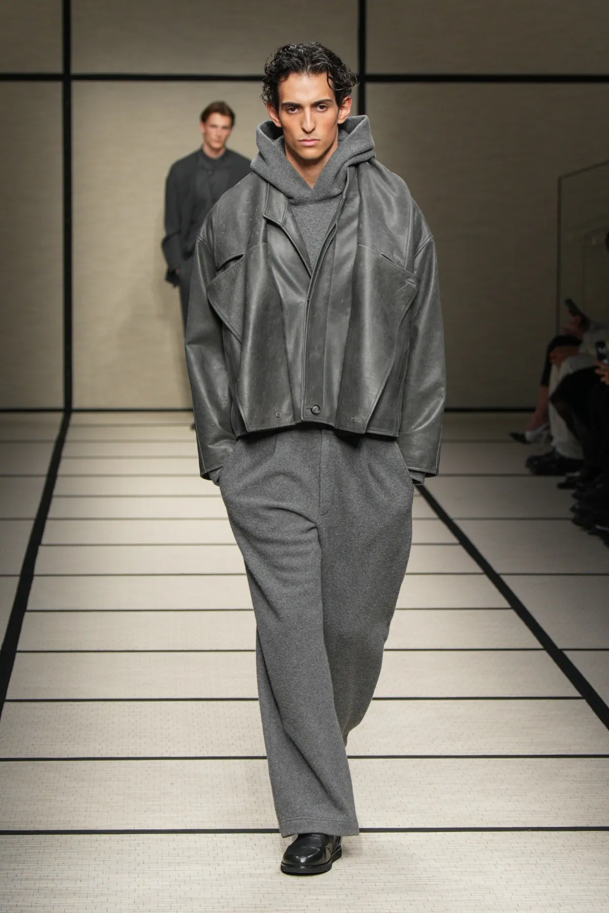 La collection Giorgio Armani Automne 2025 annonce une nouvelle ère dans la mode masculine