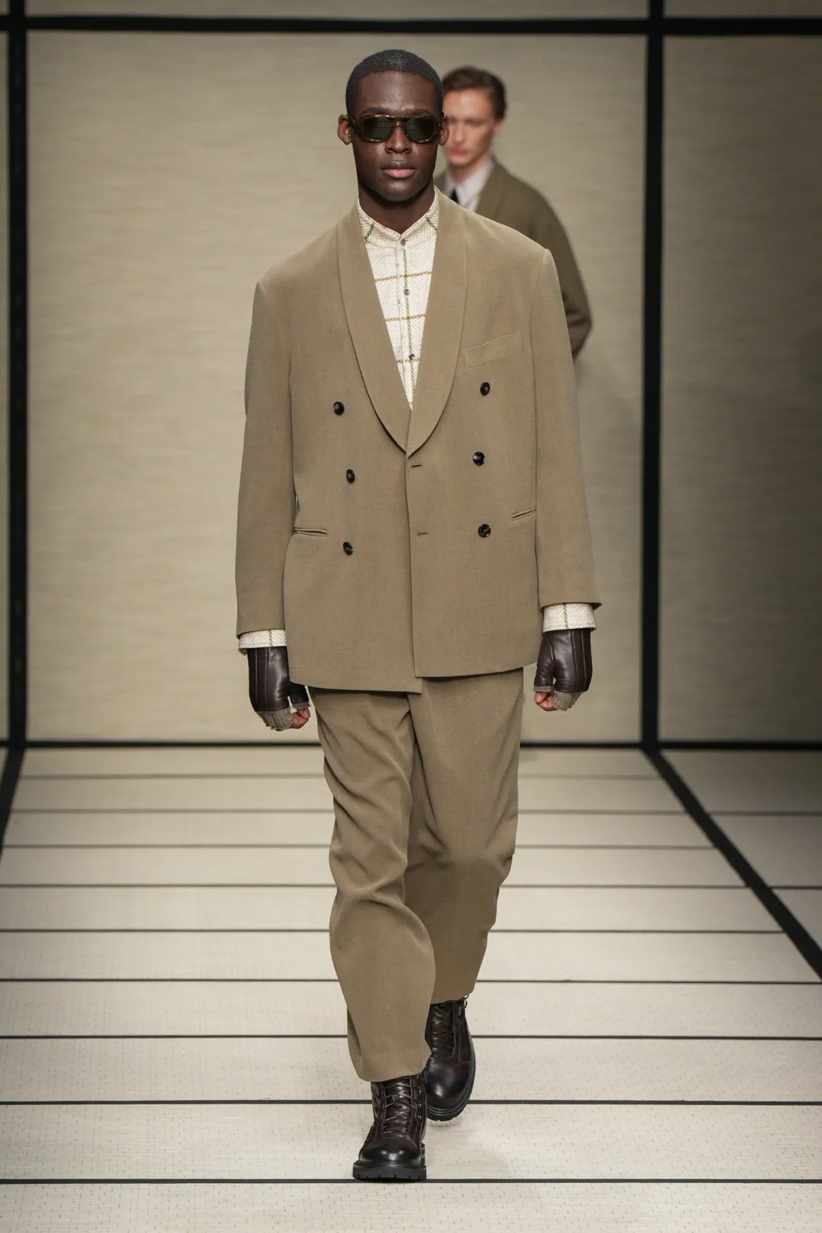 La collection Giorgio Armani Automne 2025 annonce une nouvelle ère dans la mode masculine