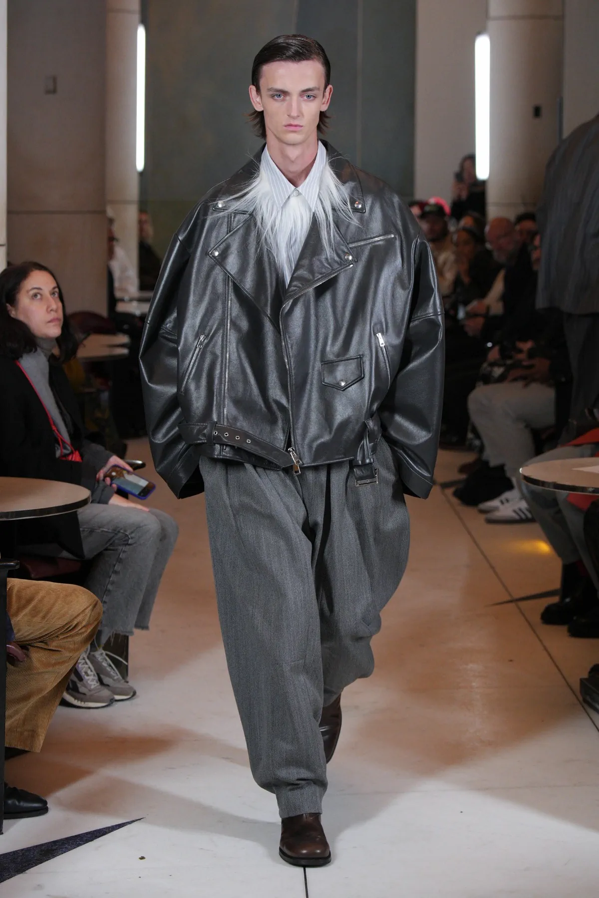 HED MAYNER tisse des textures complexes dans sa collection automne 2025