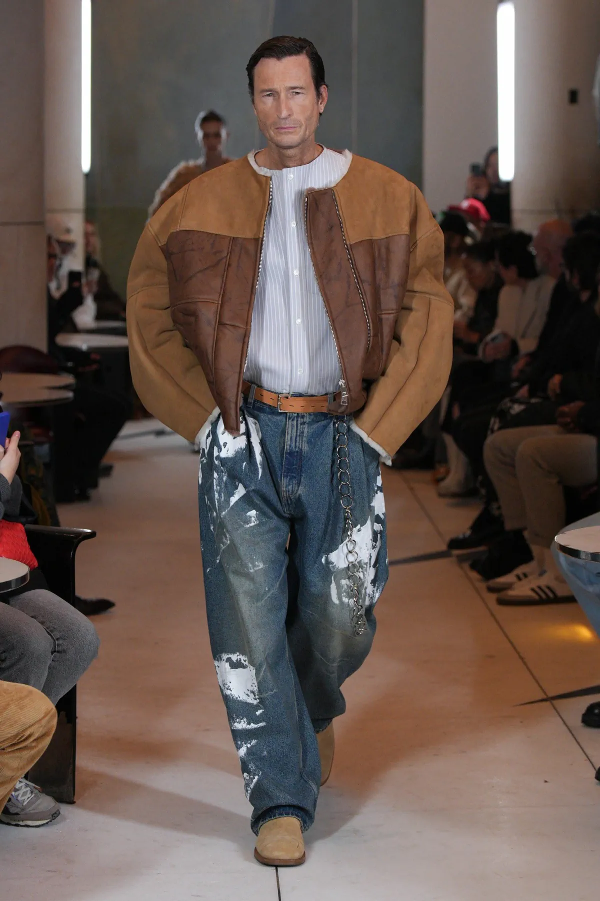 HED MAYNER tisse des textures complexes dans sa collection automne 2025