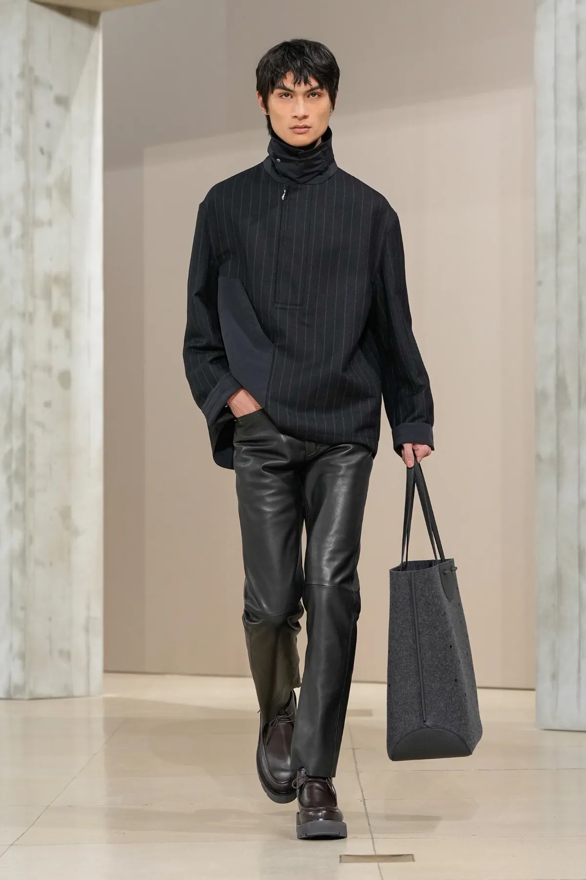 Pour Automne 2025, Hermès se lance dans la course automobile