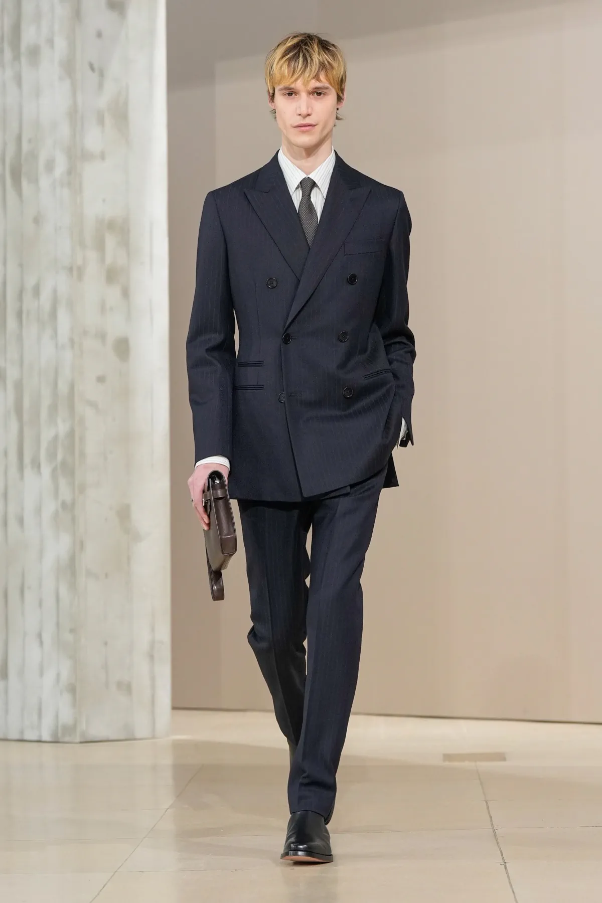 Pour Automne 2025, Hermès se lance dans la course automobile