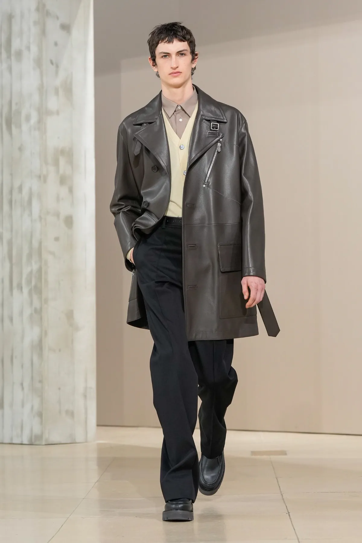 Pour Automne 2025, Hermès se lance dans la course automobile