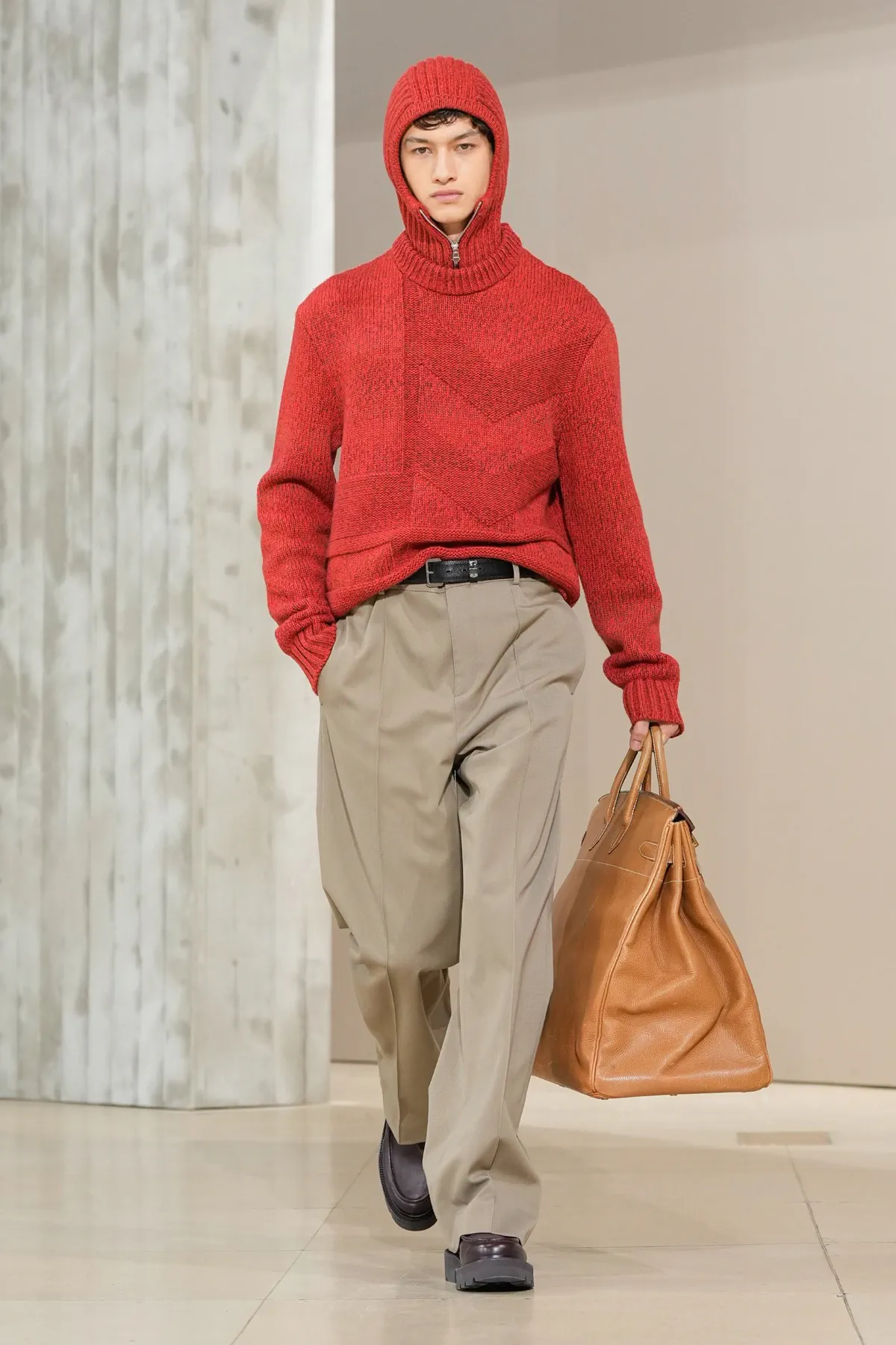 Pour Automne 2025, Hermès se lance dans la course automobile