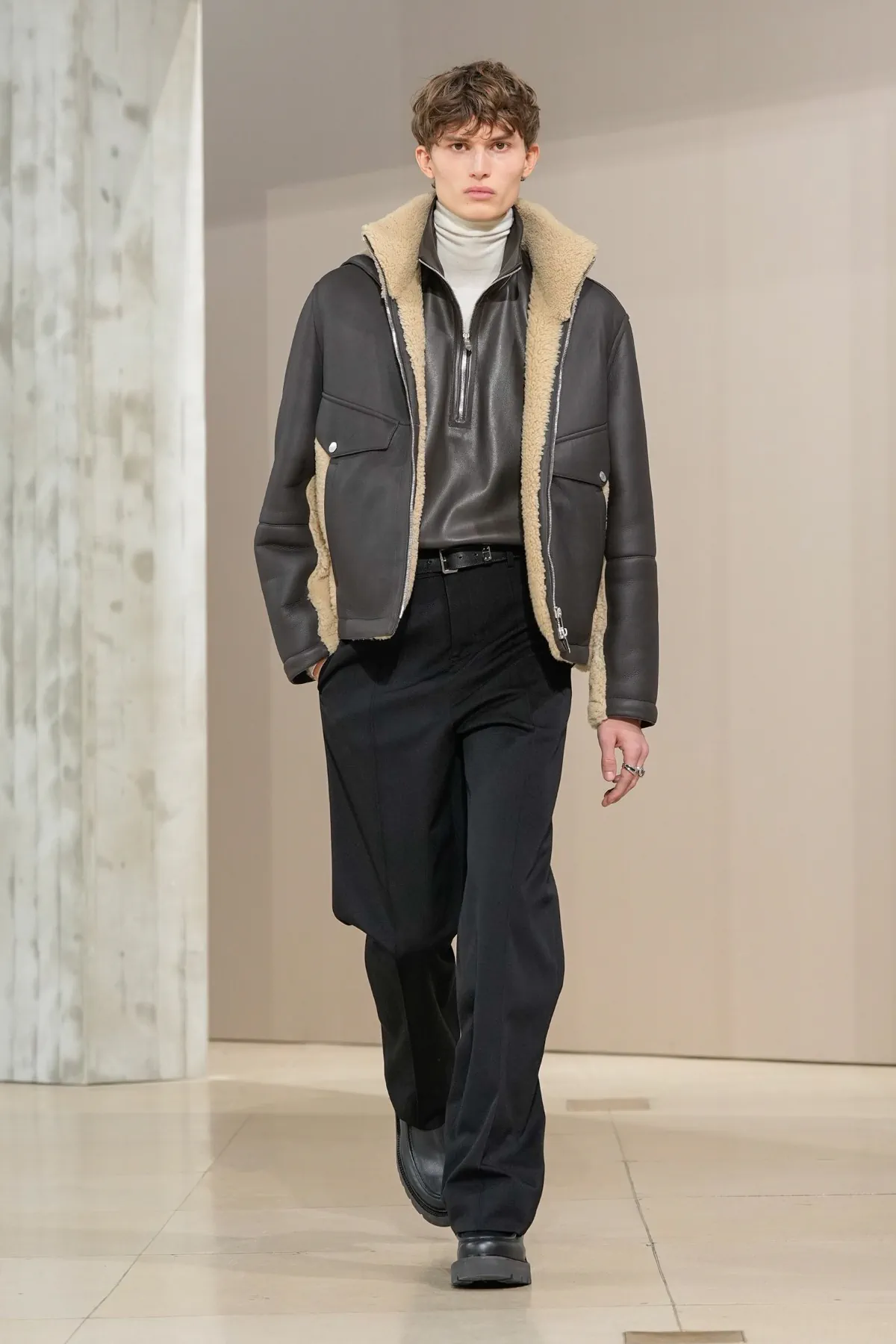 Pour Automne 2025, Hermès se lance dans la course automobile