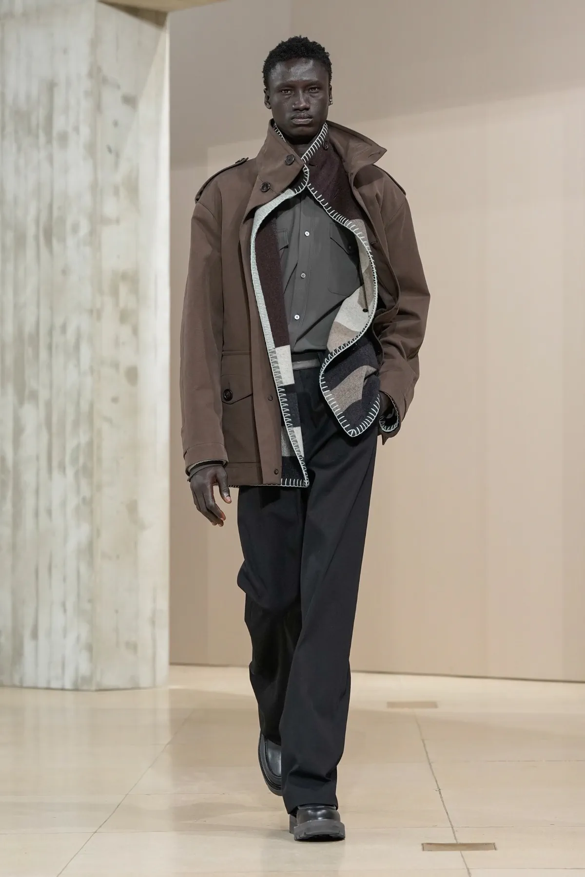 Pour Automne 2025, Hermès se lance dans la course automobile