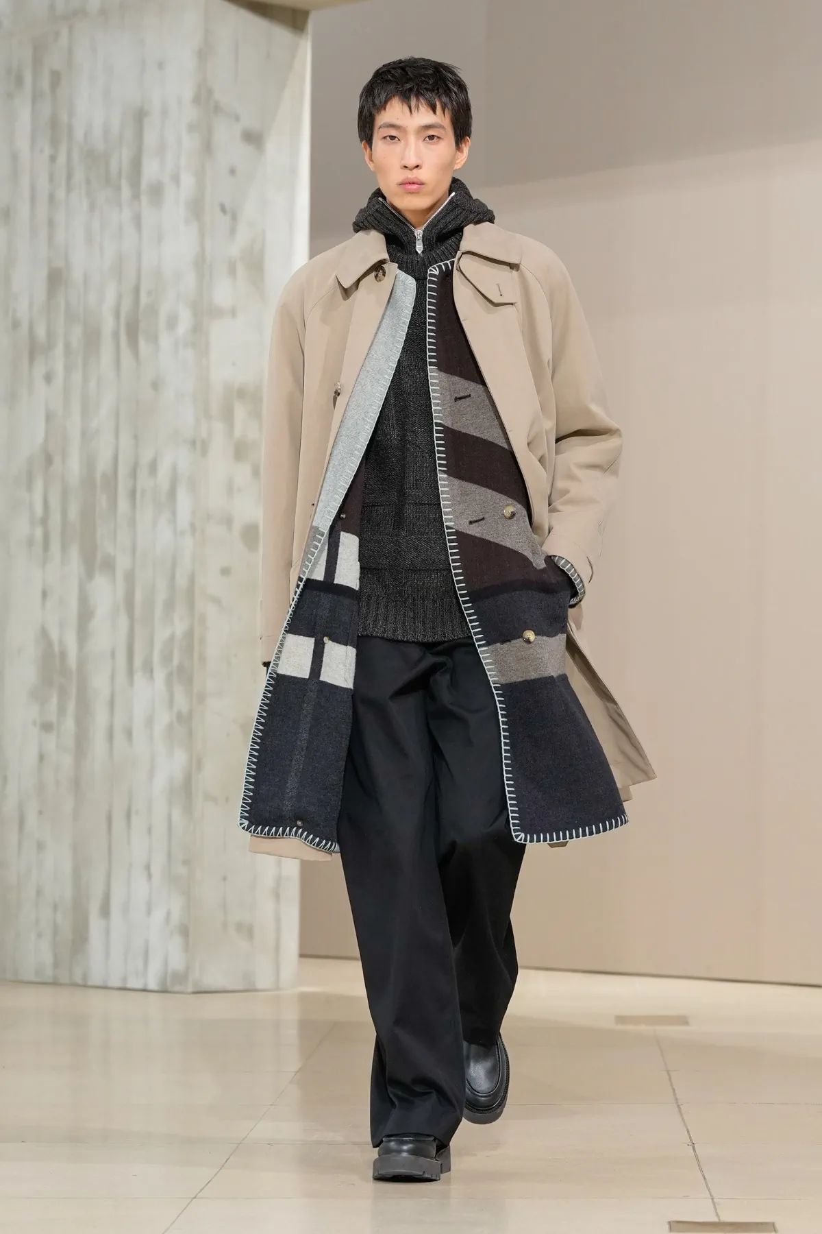 Pour Automne 2025, Hermès se lance dans la course automobile