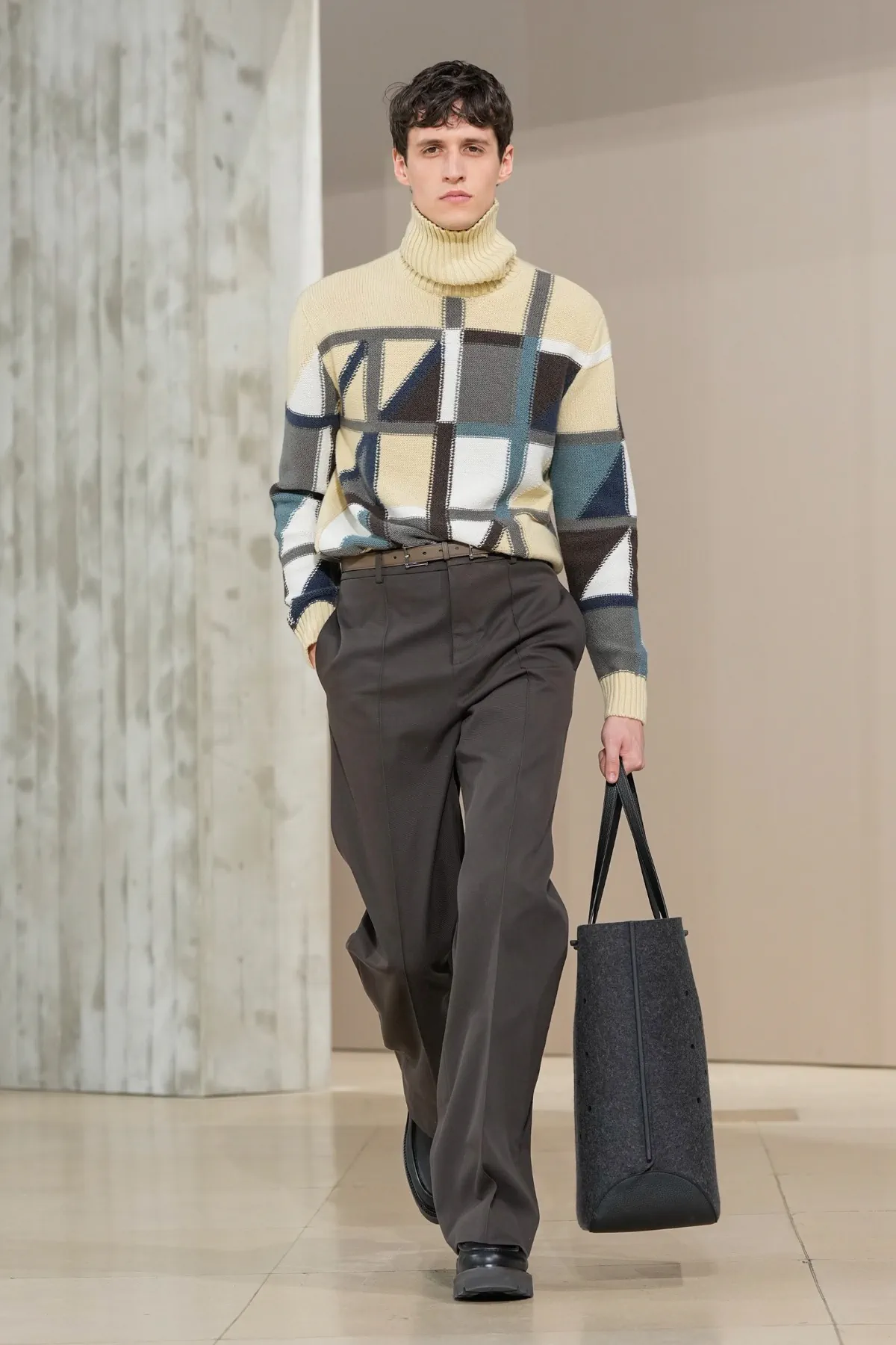 Pour Automne 2025, Hermès se lance dans la course automobile