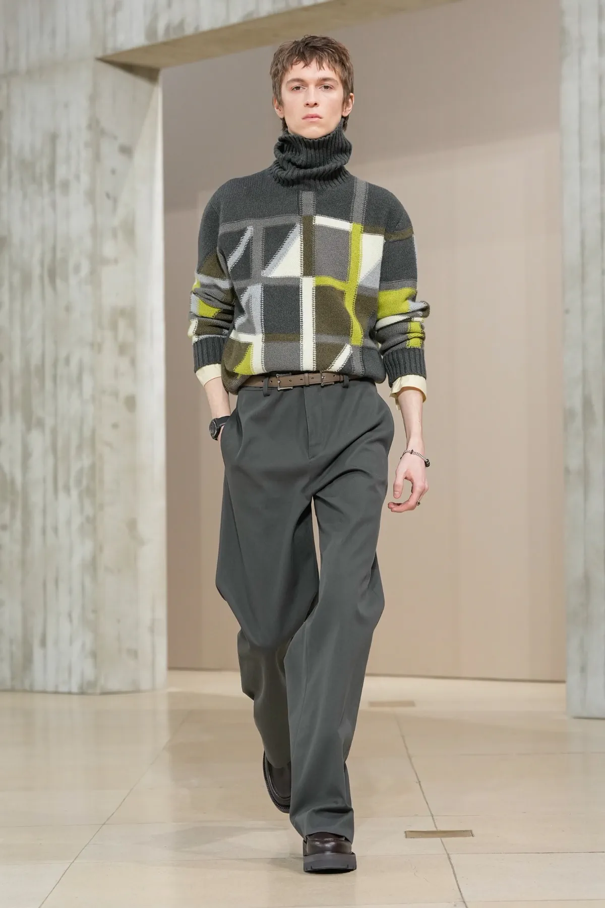 Pour Automne 2025, Hermès se lance dans la course automobile