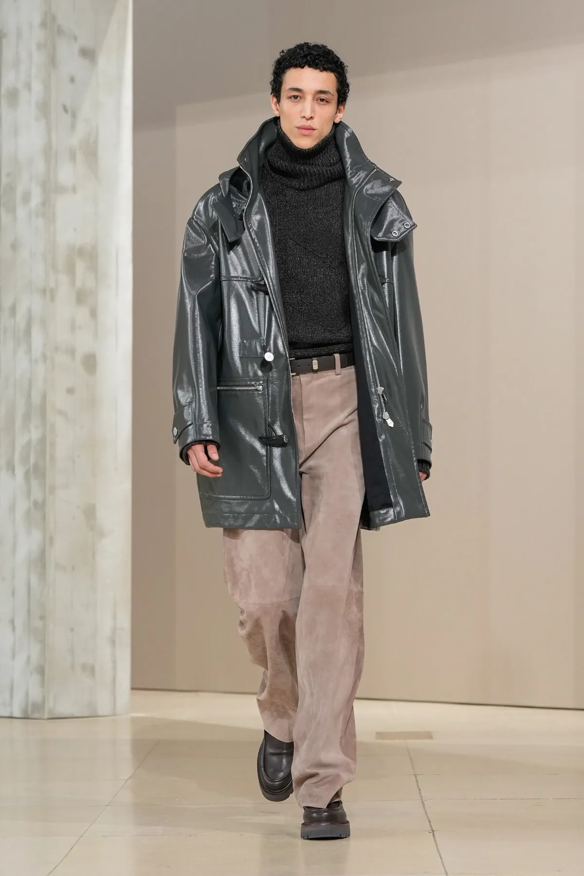 Pour Automne 2025, Hermès se lance dans la course automobile