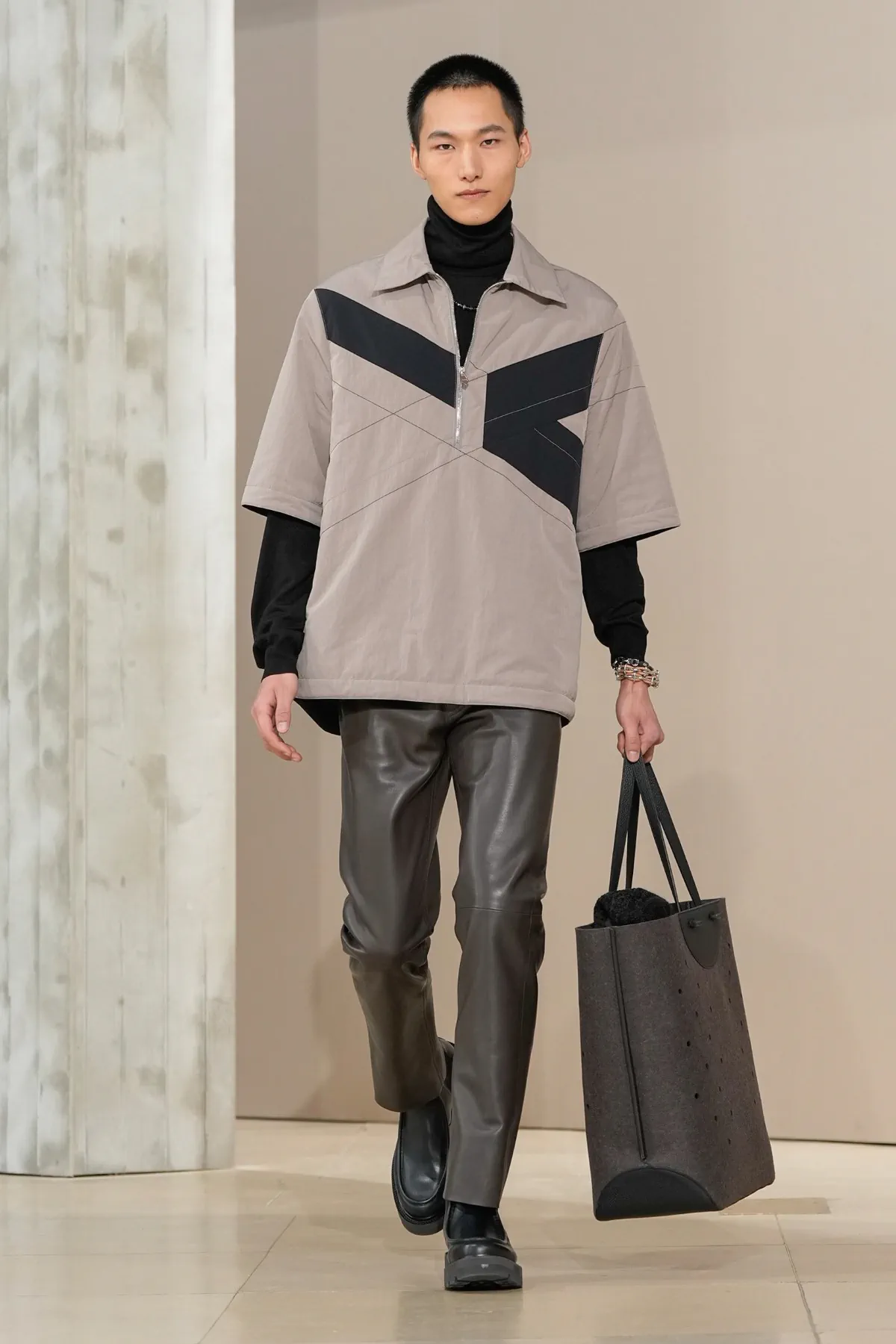 Pour Automne 2025, Hermès se lance dans la course automobile