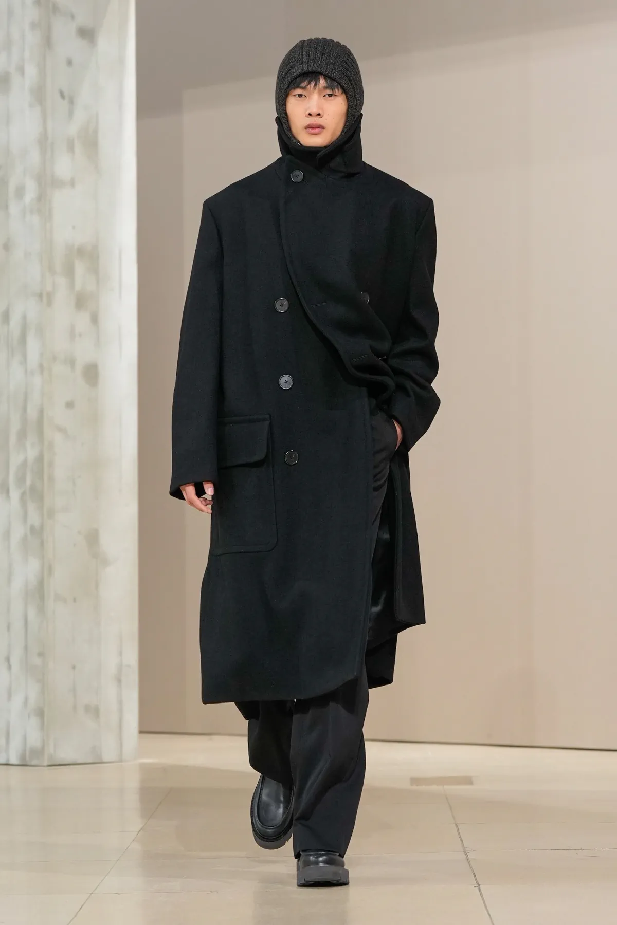 Pour Automne 2025, Hermès se lance dans la course automobile
