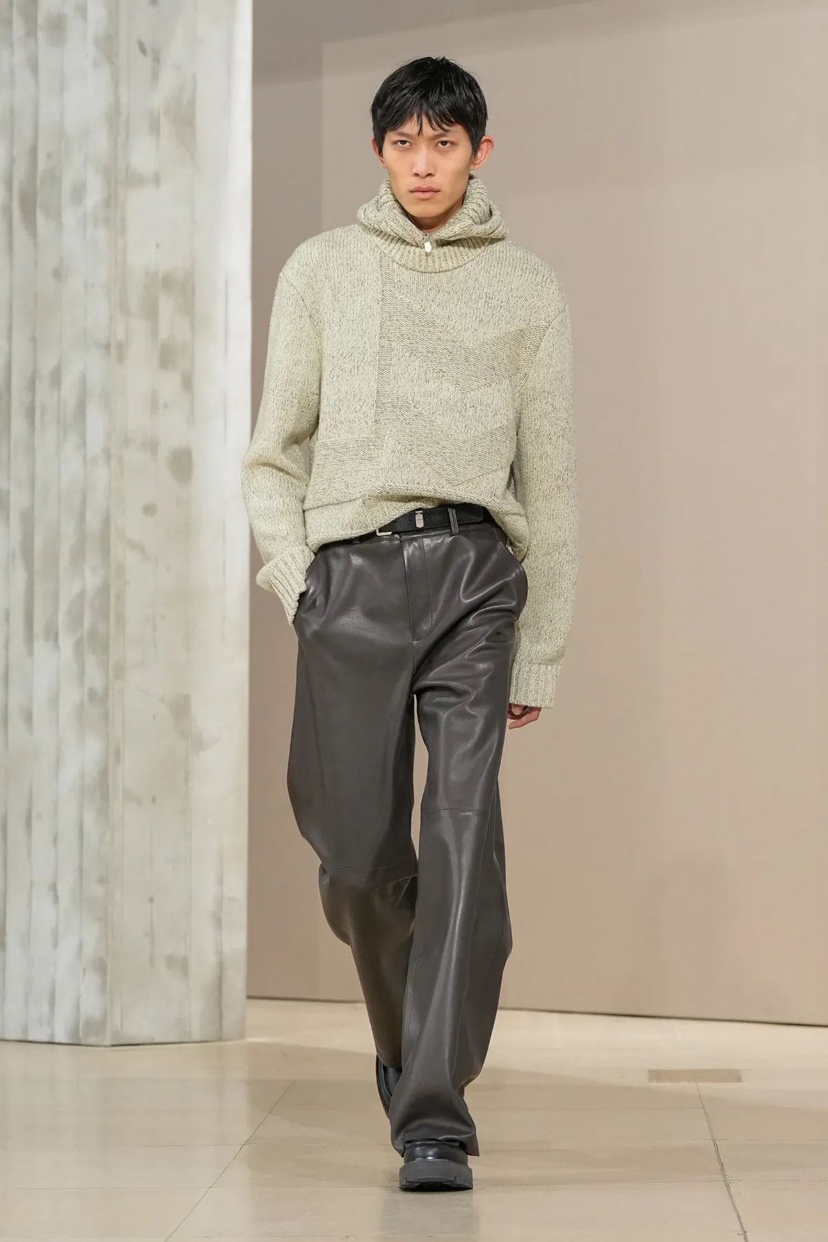 Pour Automne 2025, Hermès se lance dans la course automobile