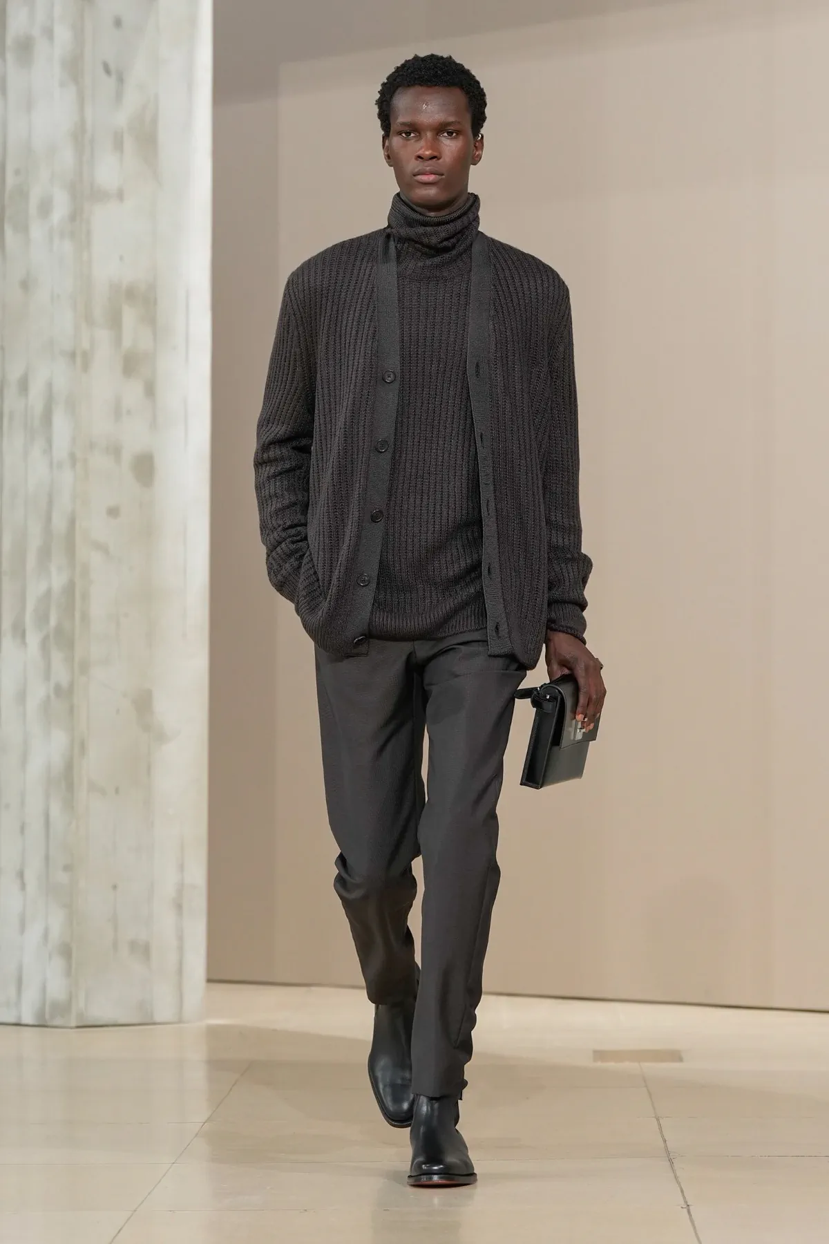 Pour Automne 2025, Hermès se lance dans la course automobile