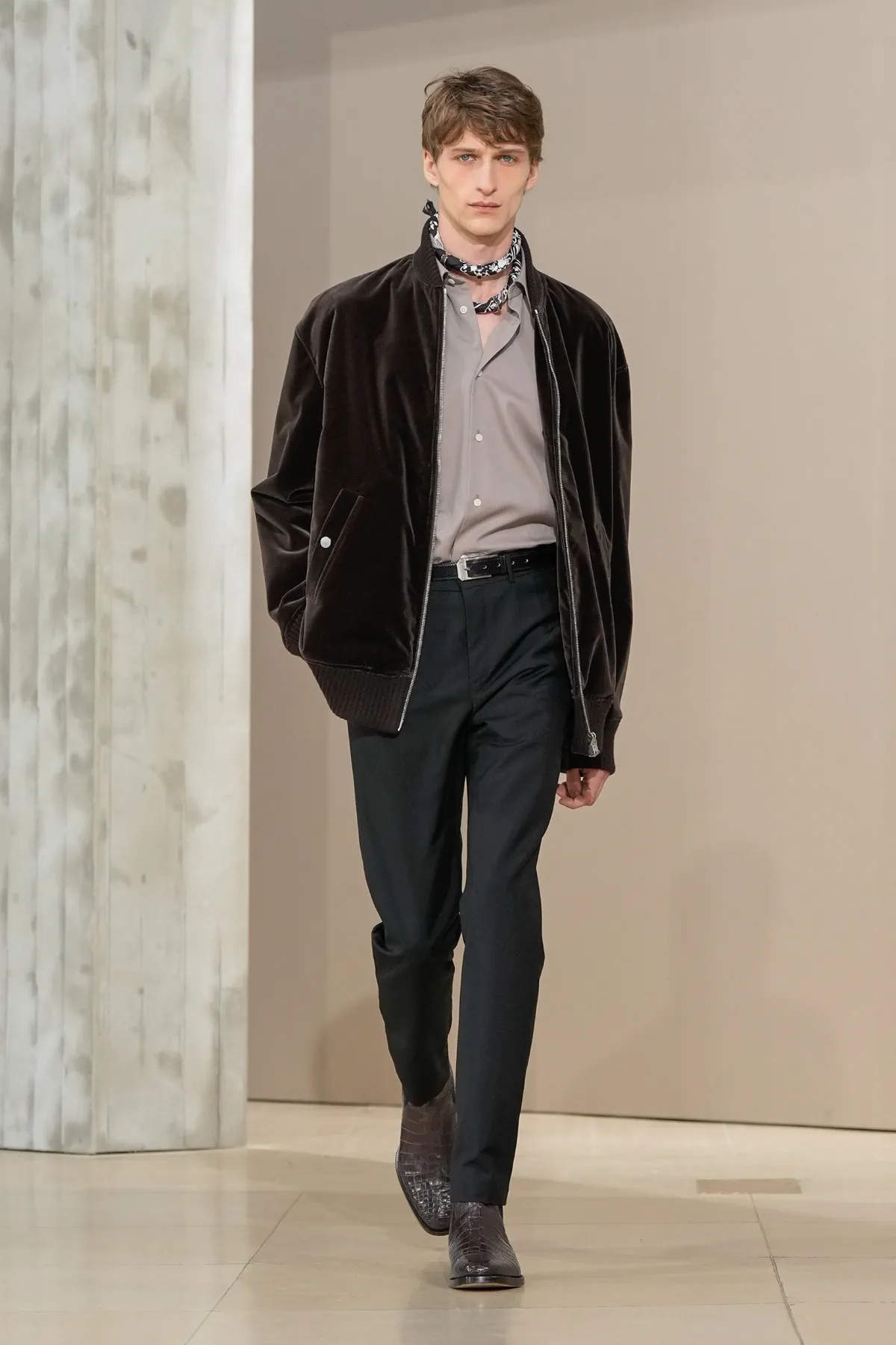 Pour Automne 2025, Hermès se lance dans la course automobile