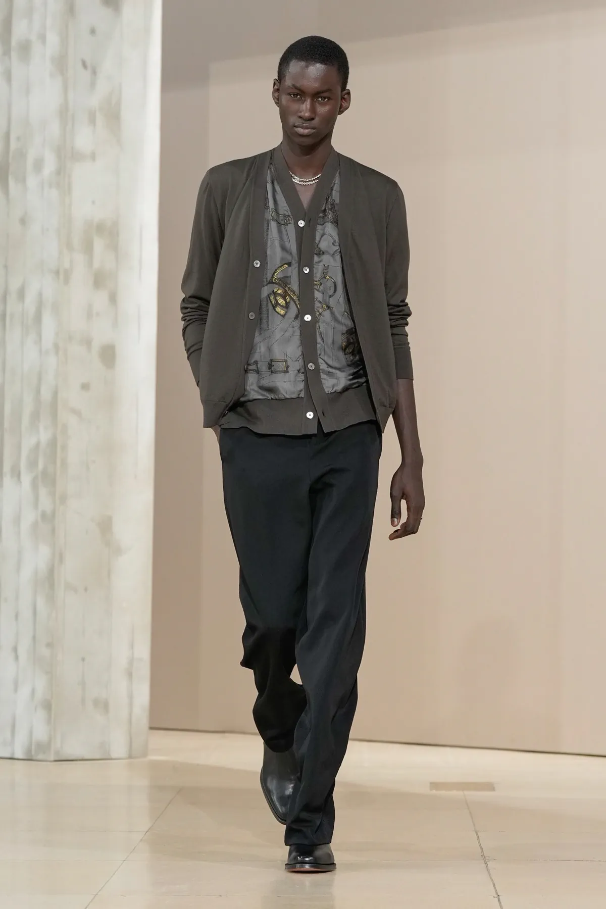 Pour Automne 2025, Hermès se lance dans la course automobile