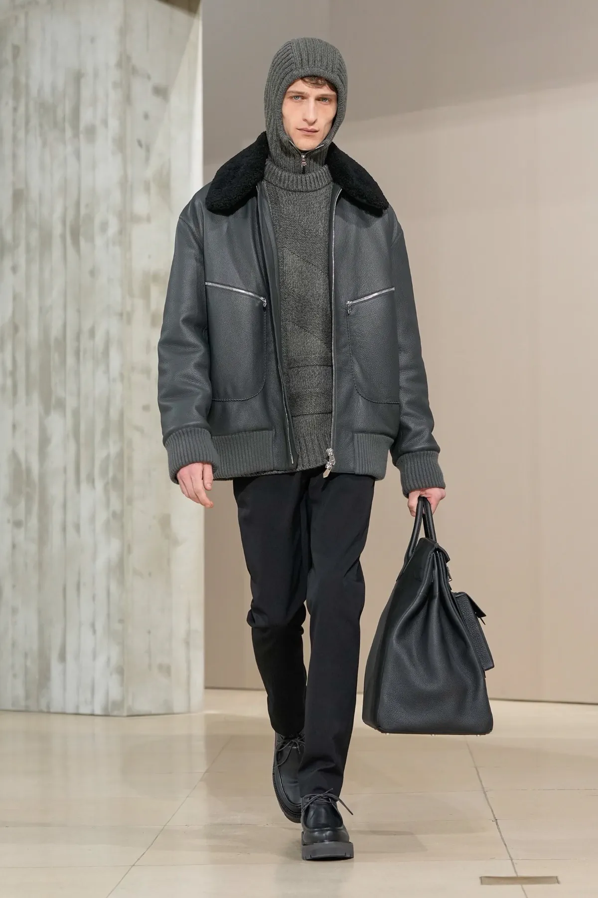Pour Automne 2025, Hermès se lance dans la course automobile