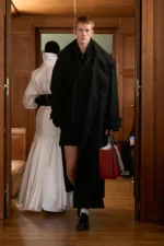 JACQUEMUS présente sa vision intime du printemps 2025 à travers l'objectif de la couture