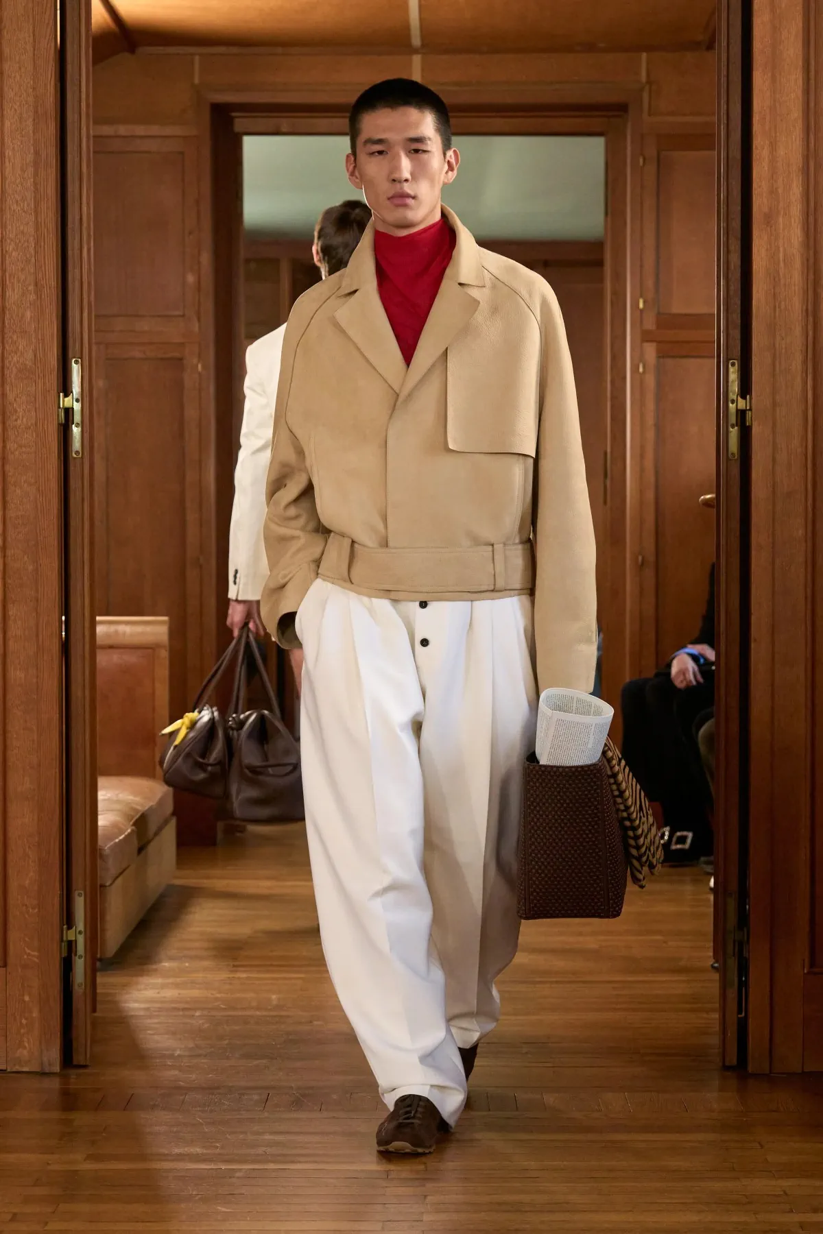 JACQUEMUS présente sa vision intime du printemps 2025 à travers l'objectif de la couture