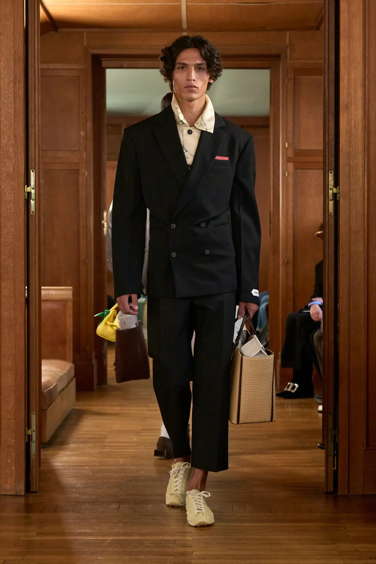 JACQUEMUS présente sa vision intime du printemps 2025 à travers l'objectif de la couture