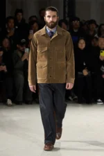 Junya Watanabe Man Fall Winter 2025 Paris Fashion Week 1 La collection automne 2025 de Junya Watanabe Man associe des vêtements de travail traditionnels à une touche urbaine