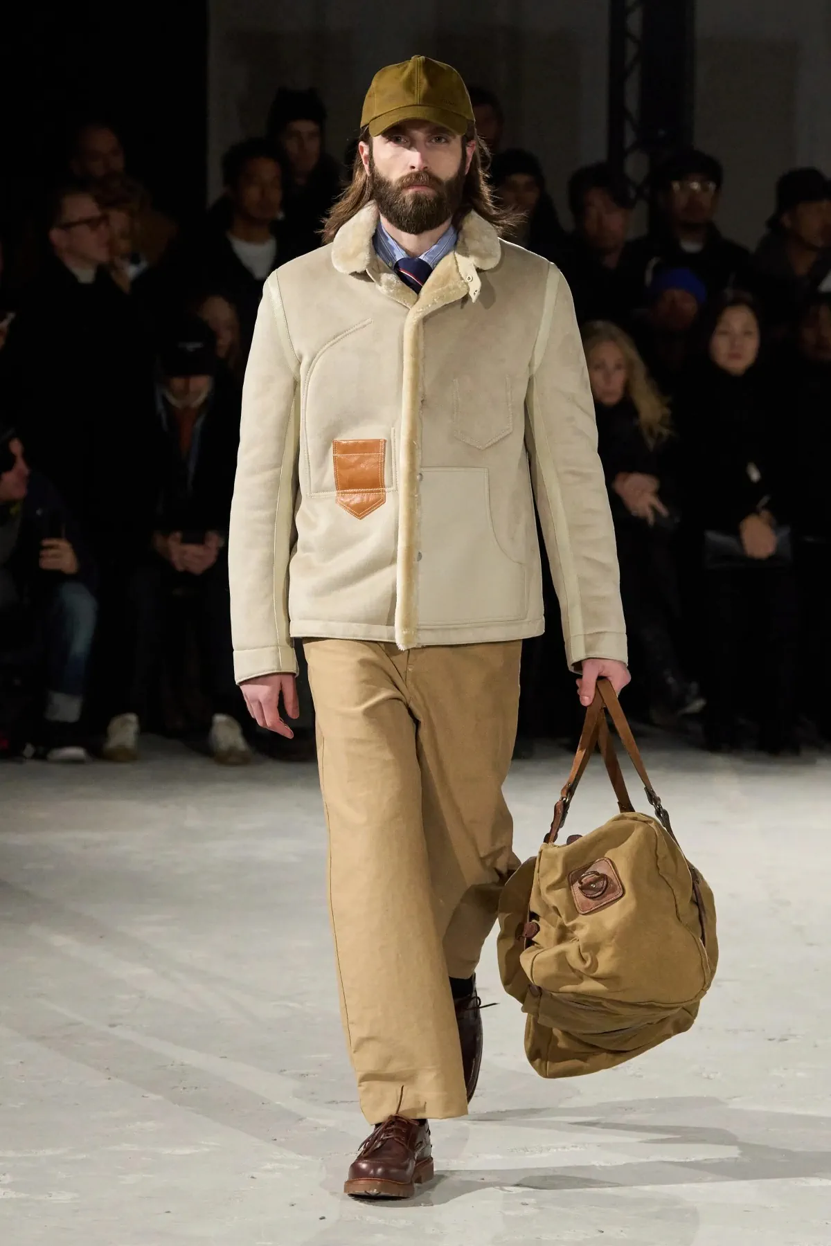 La collection automne 2025 de Junya Watanabe Man associe des vêtements de travail traditionnels à une touche urbaine