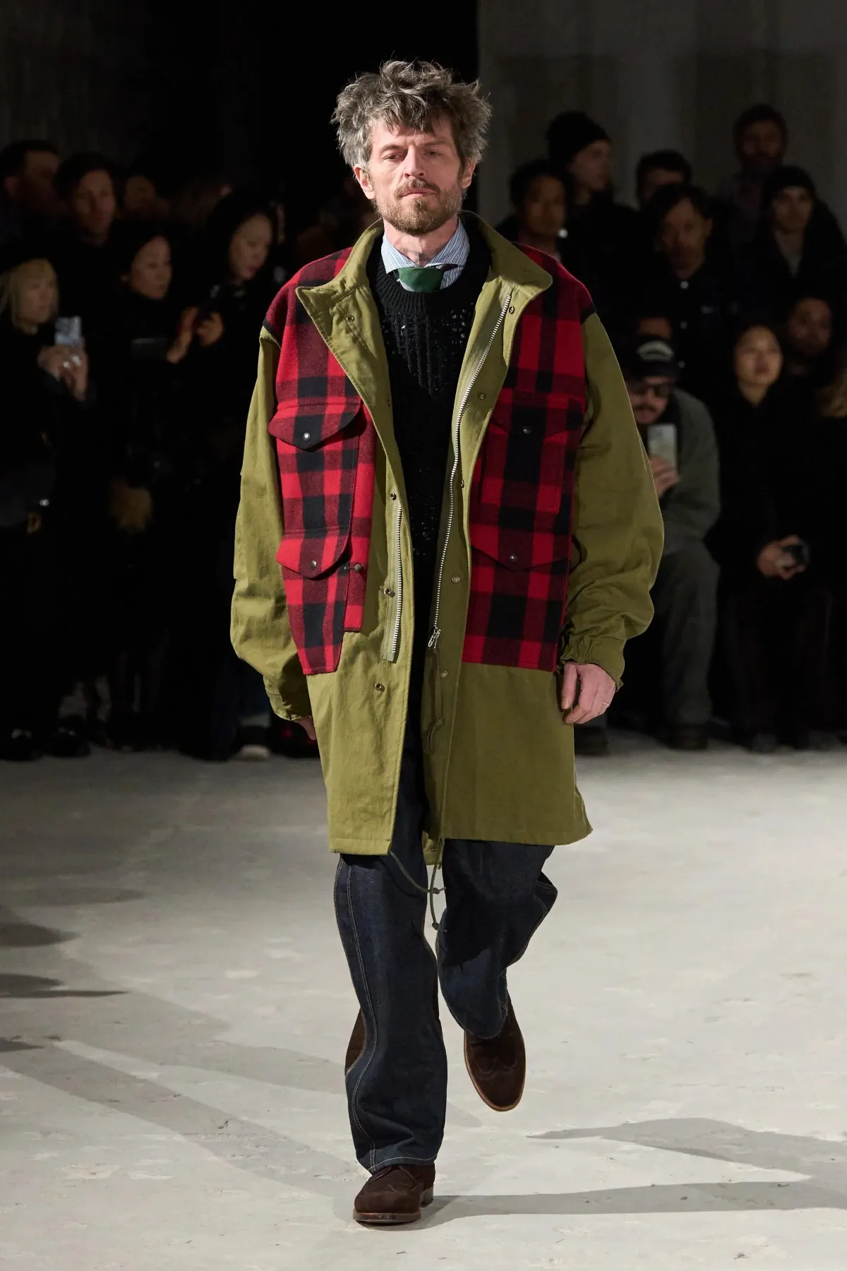 La collection automne 2025 de Junya Watanabe Man associe des vêtements de travail traditionnels à une touche urbaine