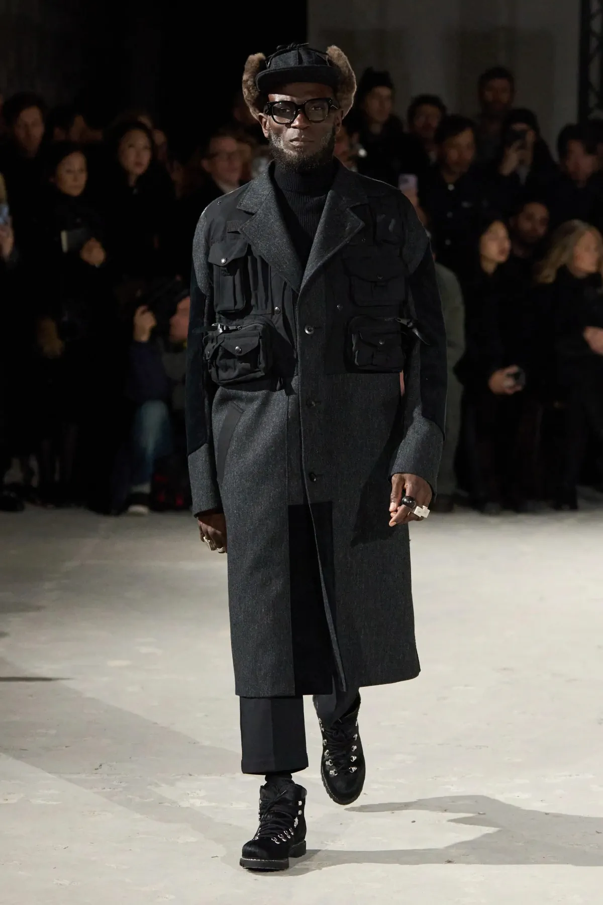 La collection automne 2025 de Junya Watanabe Man associe des vêtements de travail traditionnels à une touche urbaine