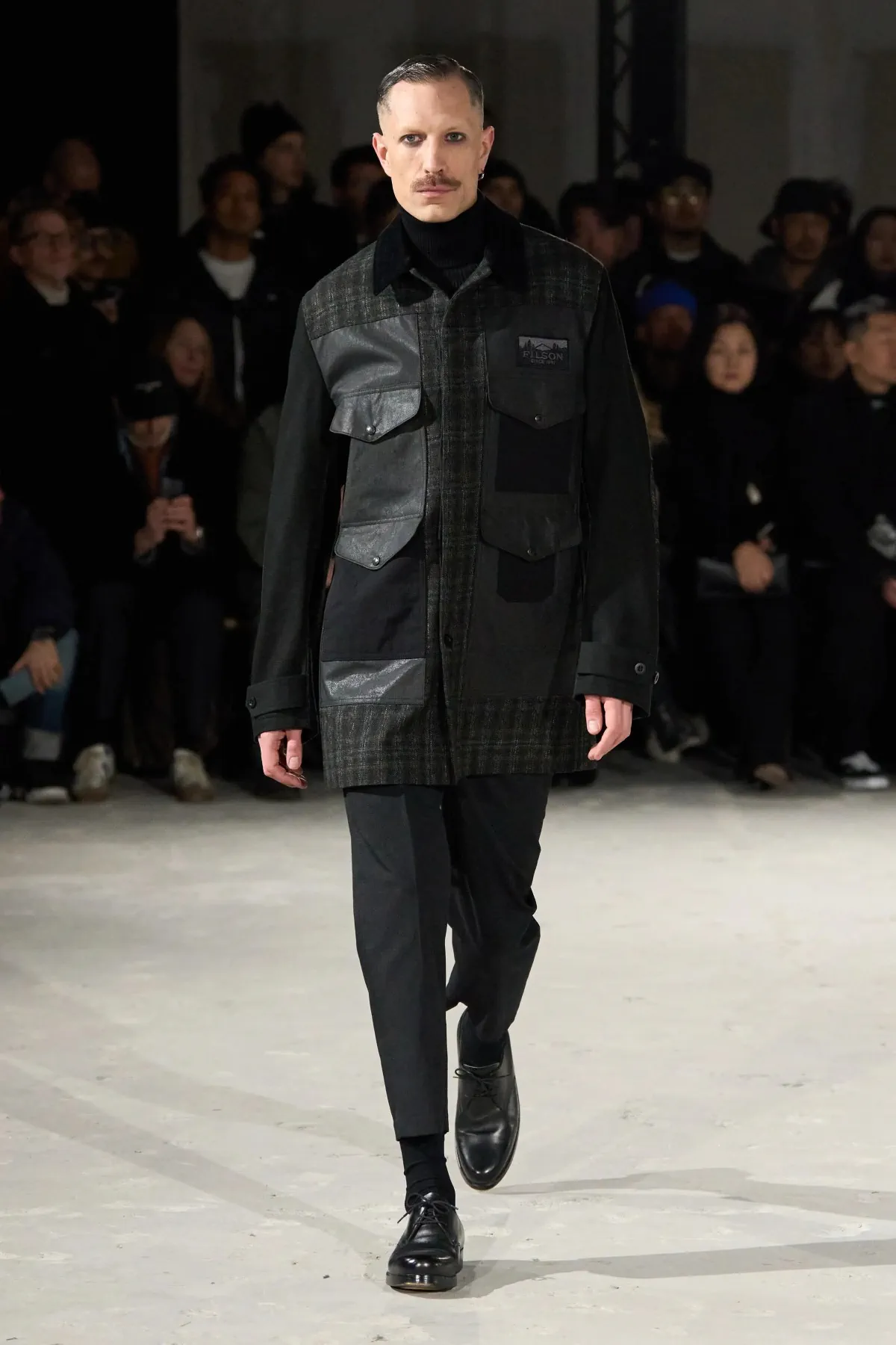 La collection automne 2025 de Junya Watanabe Man associe des vêtements de travail traditionnels à une touche urbaine